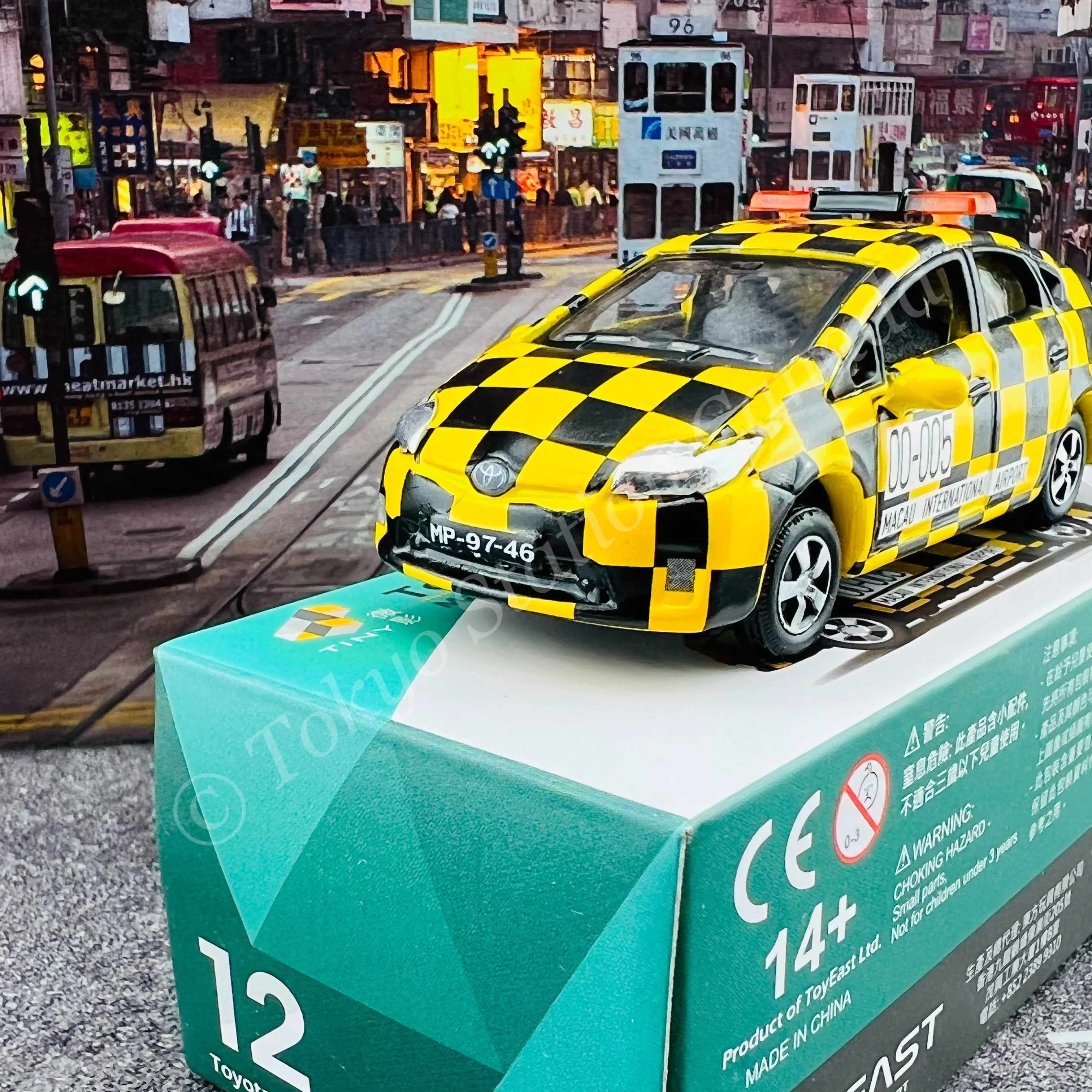 TINY 微影 MC12 Toyota Prius Macau Airport ATC64631 - Image 2