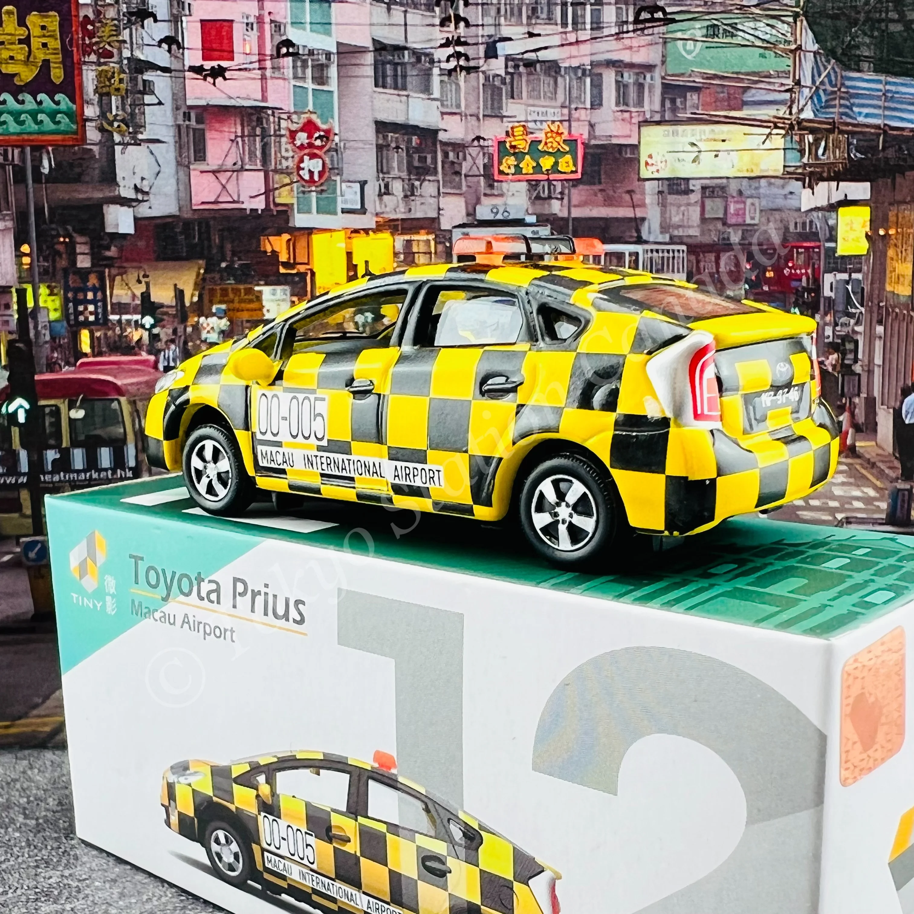 TINY 微影 MC12 Toyota Prius Macau Airport ATC64631 - Image 3