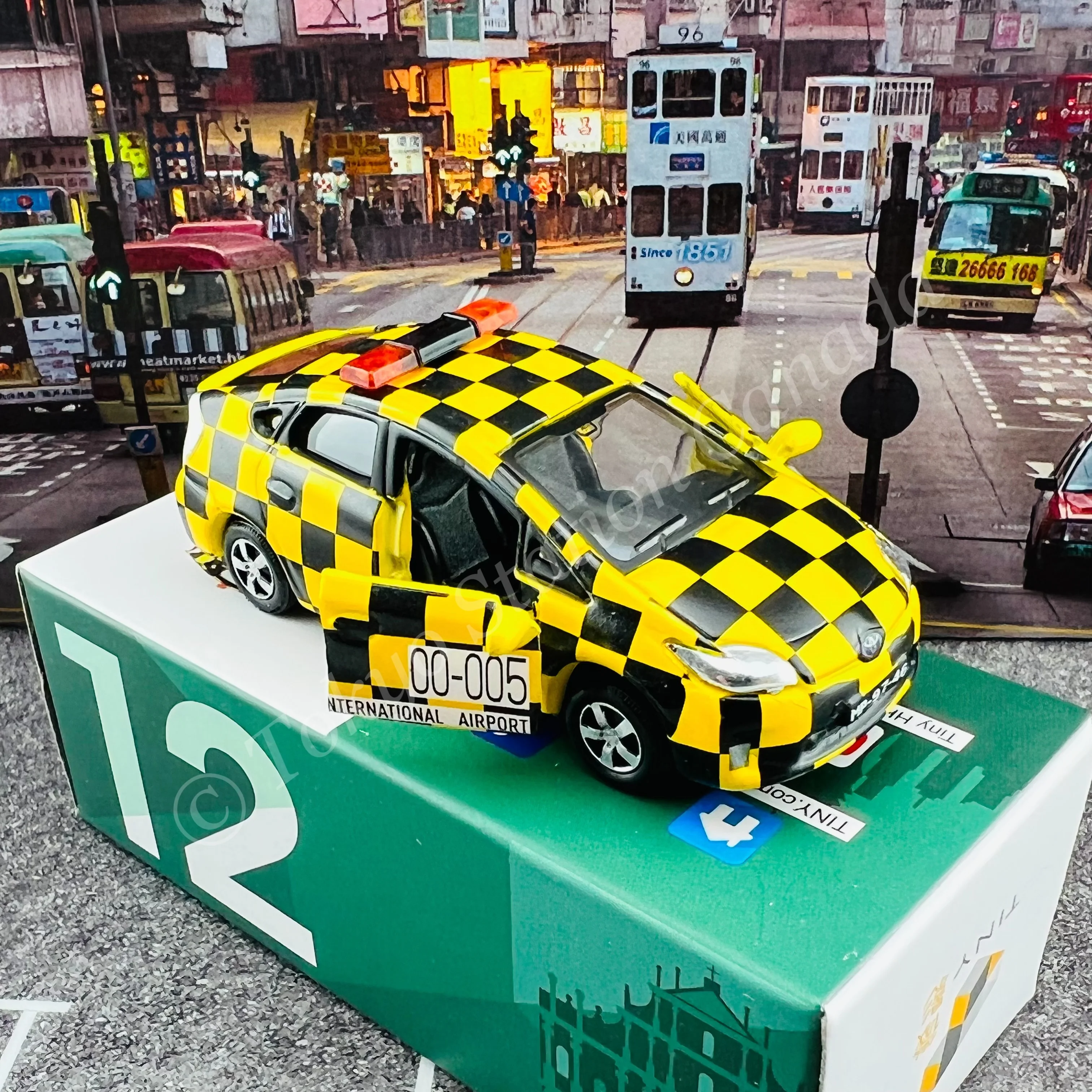 TINY 微影 MC12 Toyota Prius Macau Airport ATC64631 - Image 5