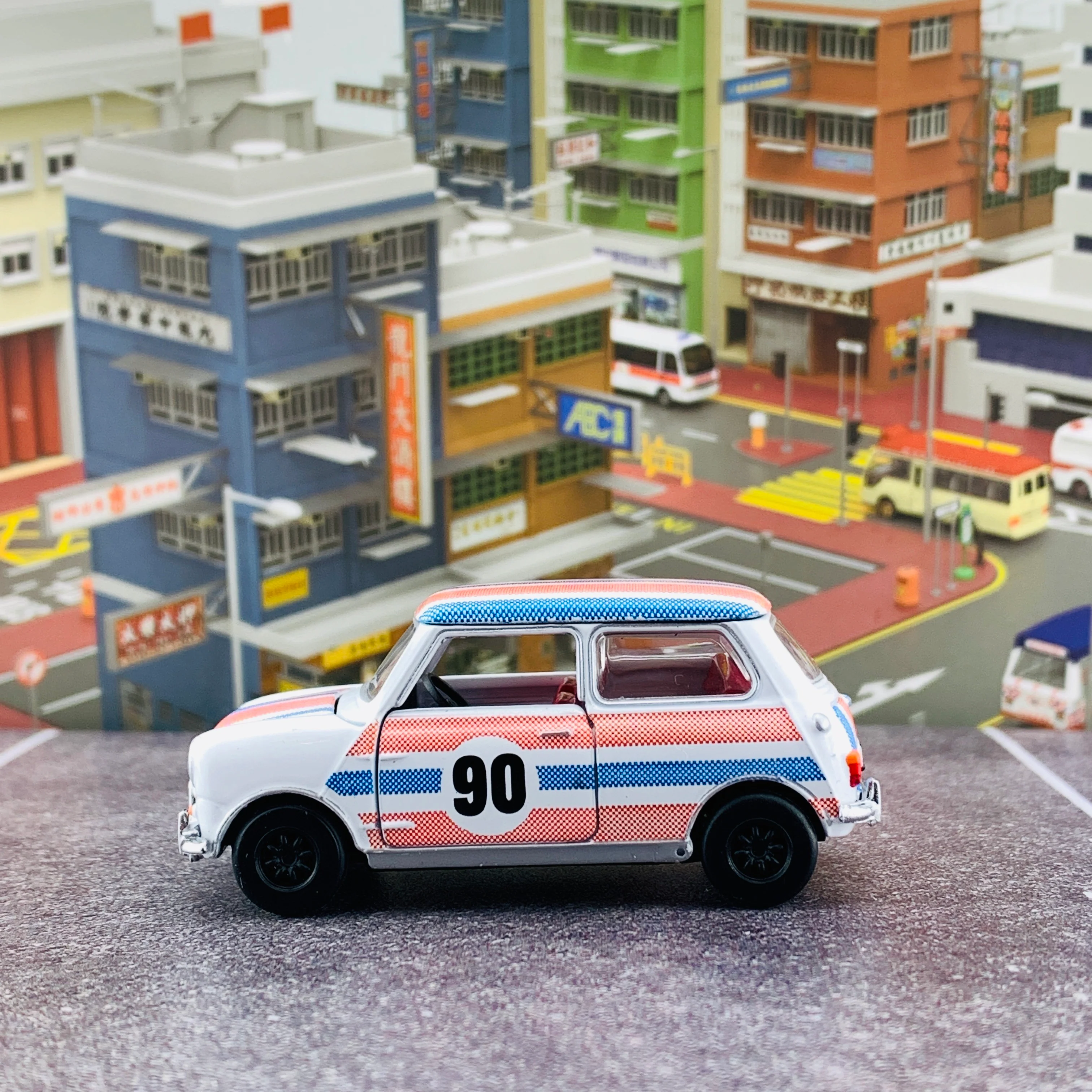Tiny 微影 香港經典六十年系列 Mini Cooper Mk1 Hong Kong 1990s RHD 香港九十年代紅白藍 ATC64753 - Image 2