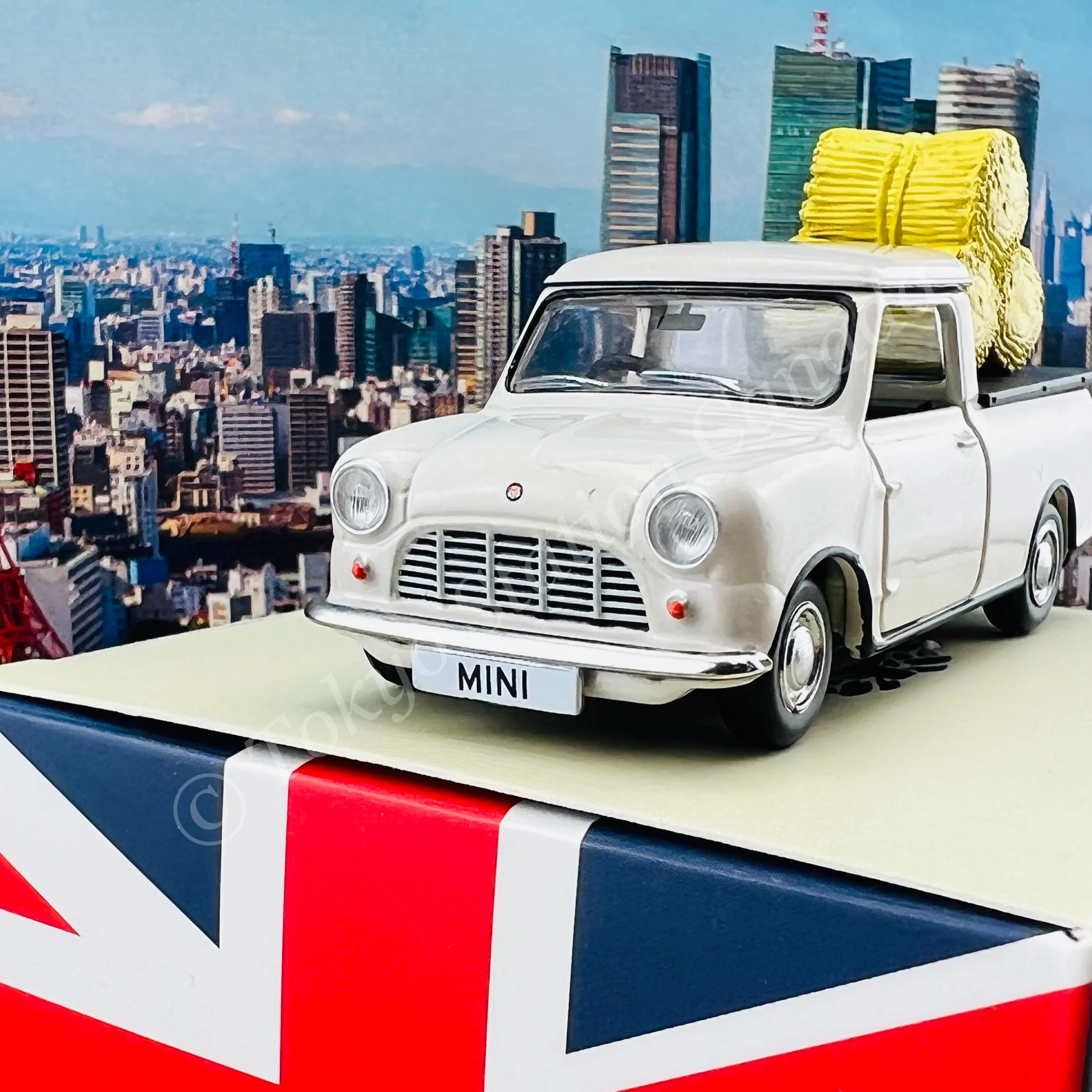 TINY 微影 Morris Mini Pickup (Cream) ATC65208 - Image 2