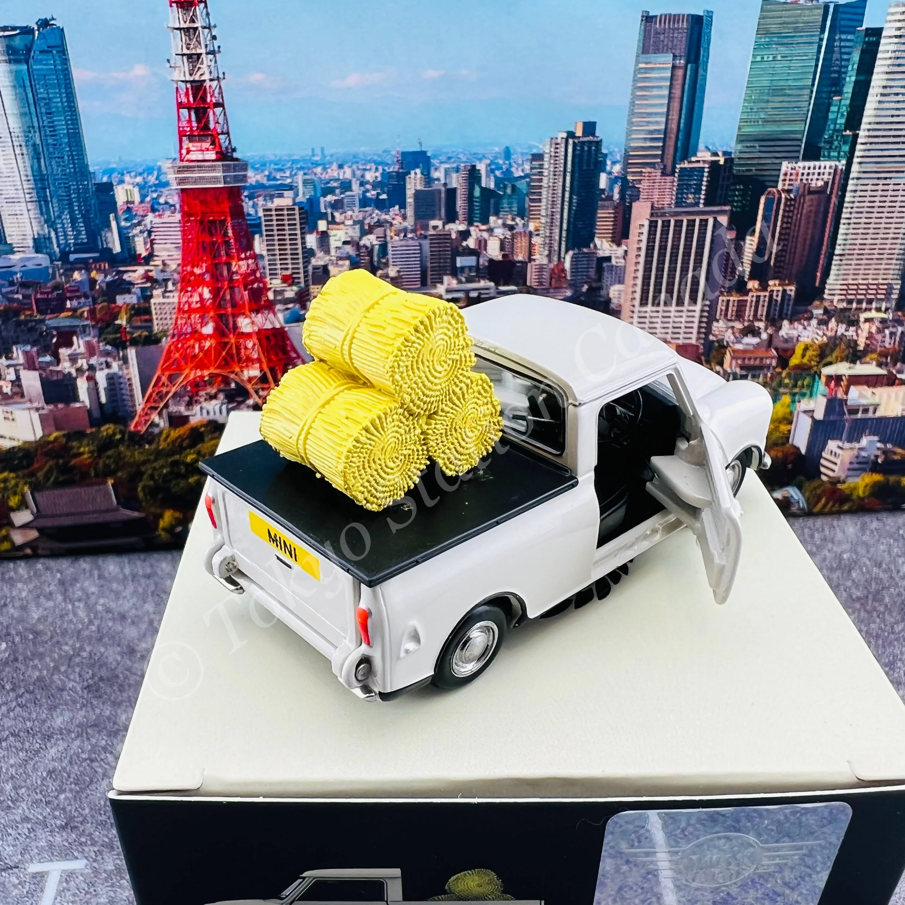 TINY 微影 Morris Mini Pickup (Cream) ATC65208 - Image 4