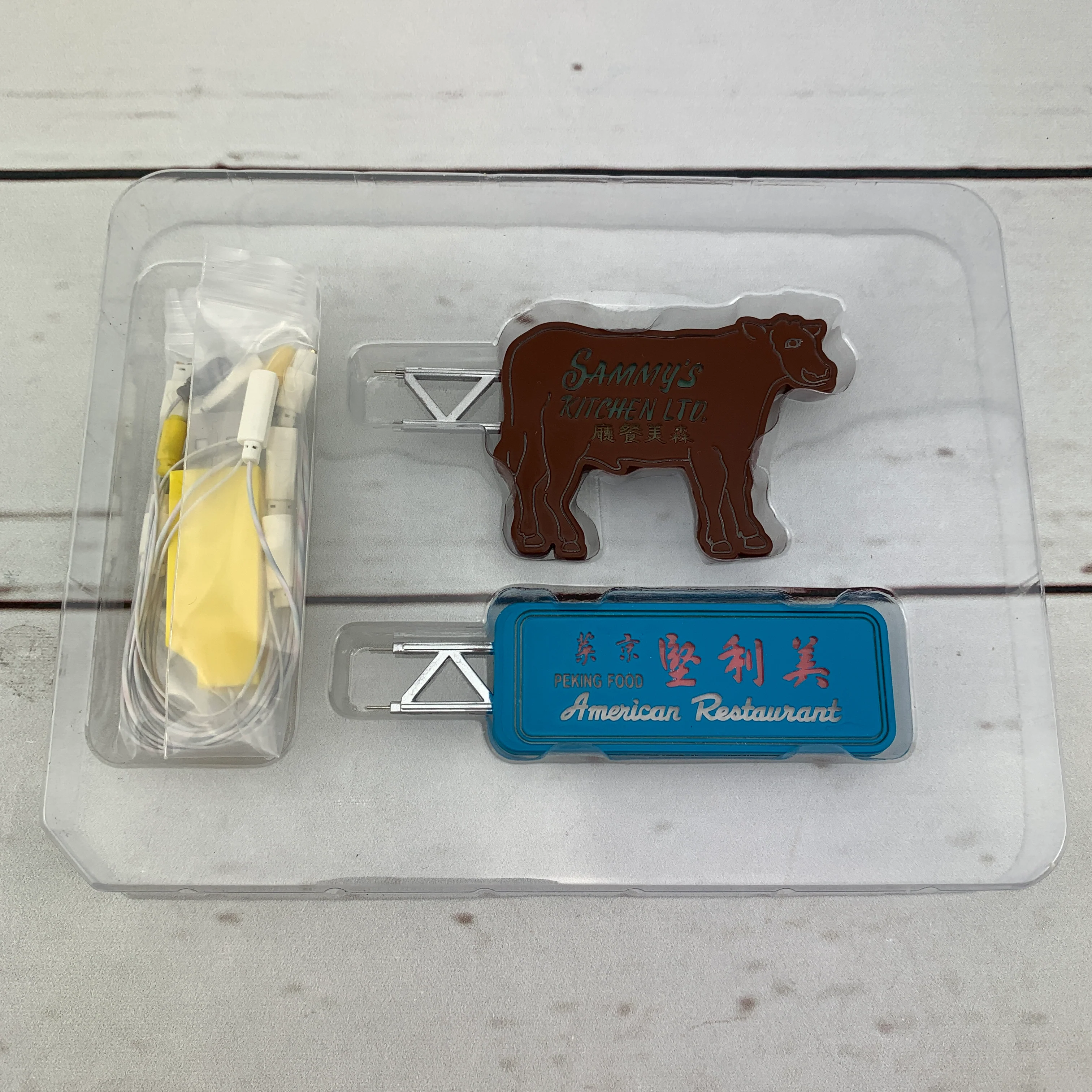 Tiny 微影 Neon Light Signage 發光招牌套裝  (森美餐廳 + 美利堅) NX02 - Image 2