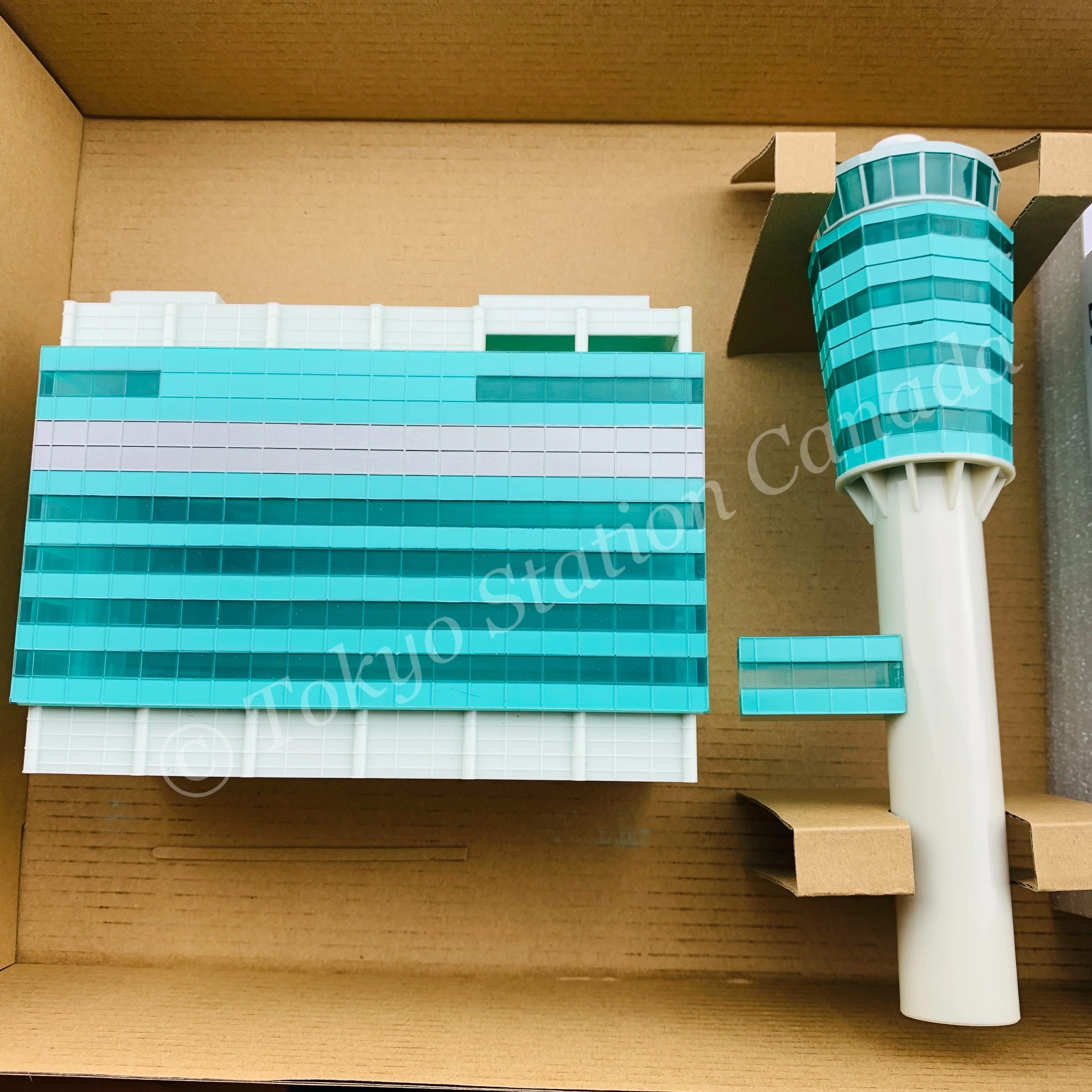 TINY 微影 Ps5 Hong Kong Airport ATC Tower Diorama Playset with Airplane ATC001 - Image 3