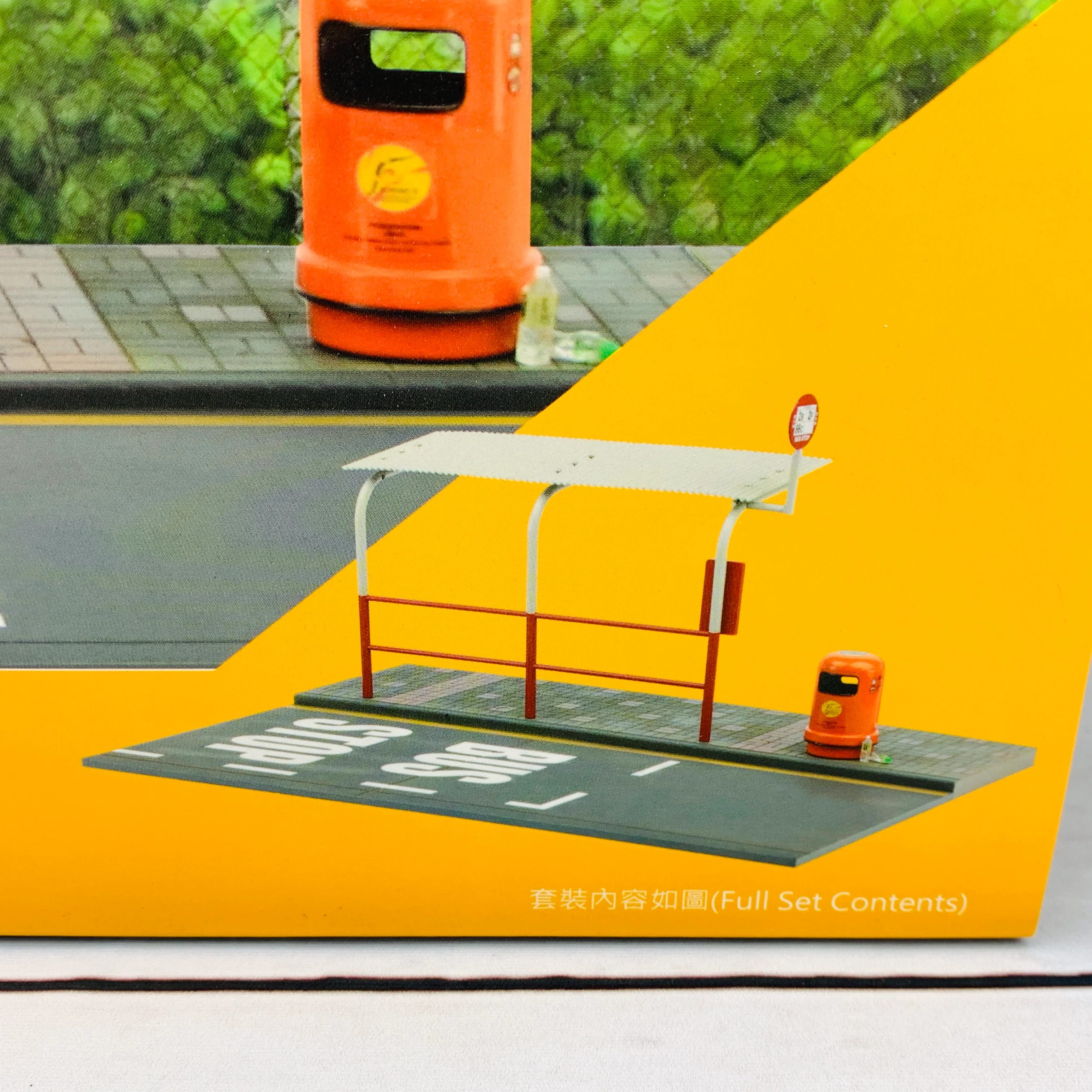Tiny 微影 S5 1/18 Road Scene Bus Stop Diorama Set with Full Metallic Accessories  ATS18008 - Image 3