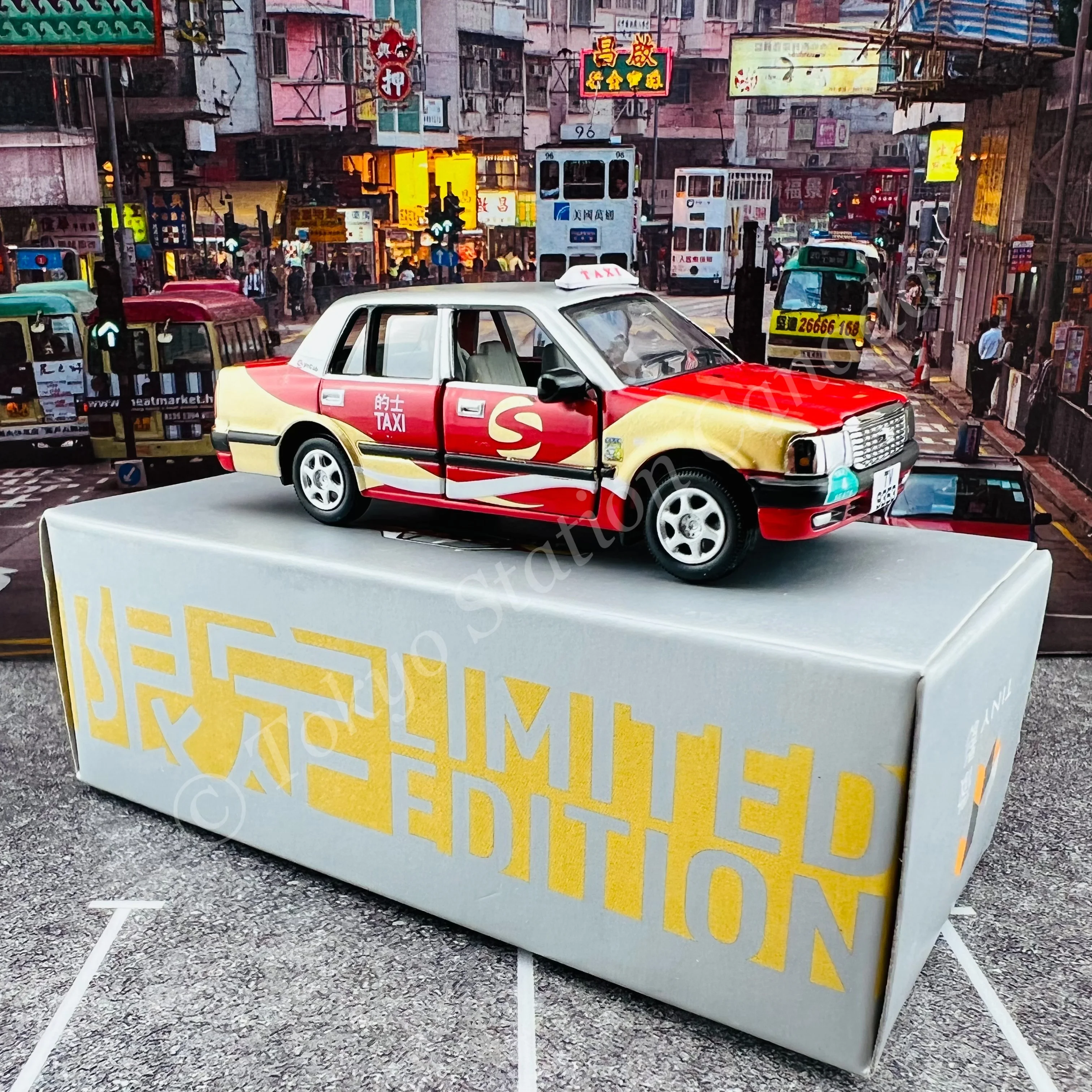 TINY 微影 Toyota Crown Comfort Syncab (SPT) 星群的士 Limited Edition ATC64136 - Image 3
