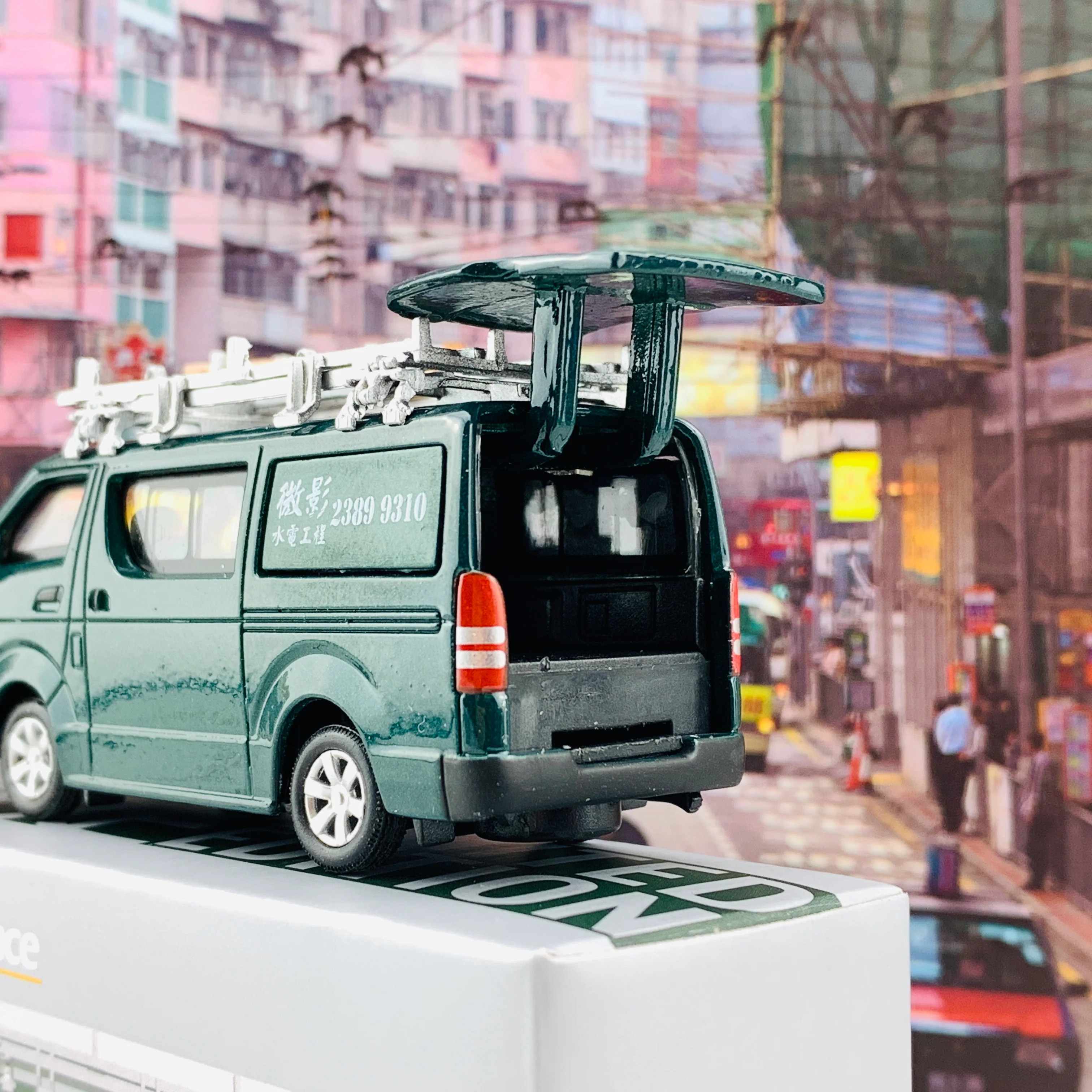 Tiny 微影 Toyota Hiace Show Special Edition 豐田 Hiace  暗綠色 展會限定 ATC64420 - Image 5
