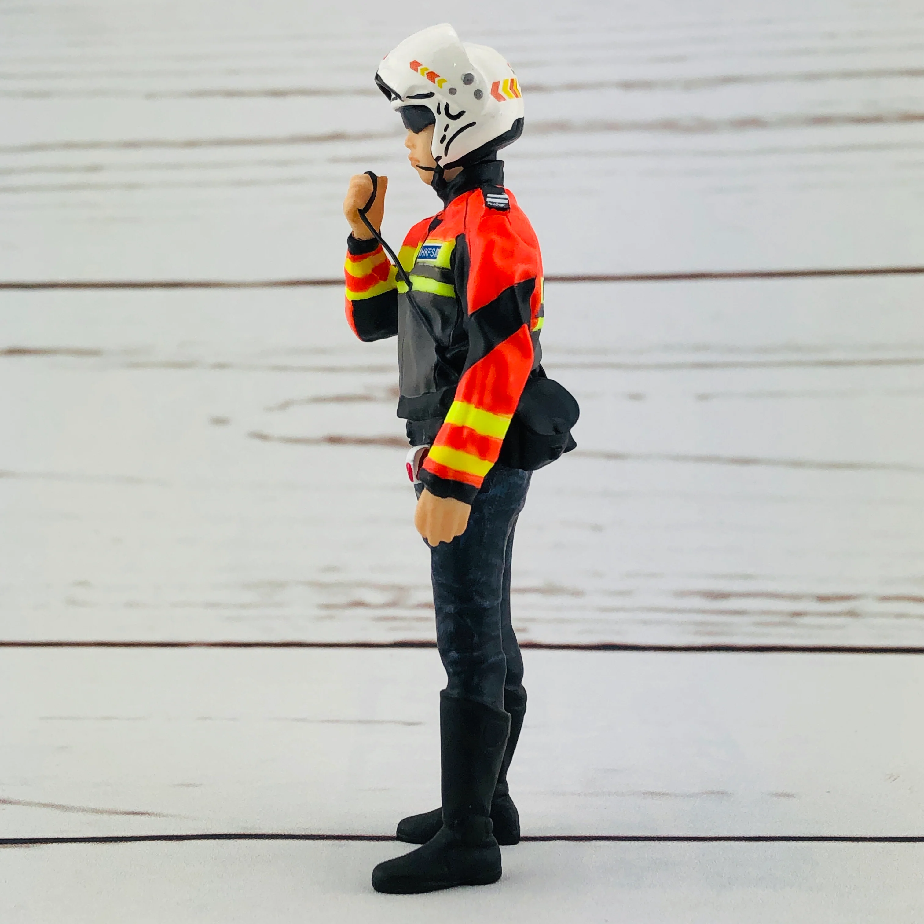 Tiny 1/18 Figure 19 Ambulanceman (EMAMC) - Image 4