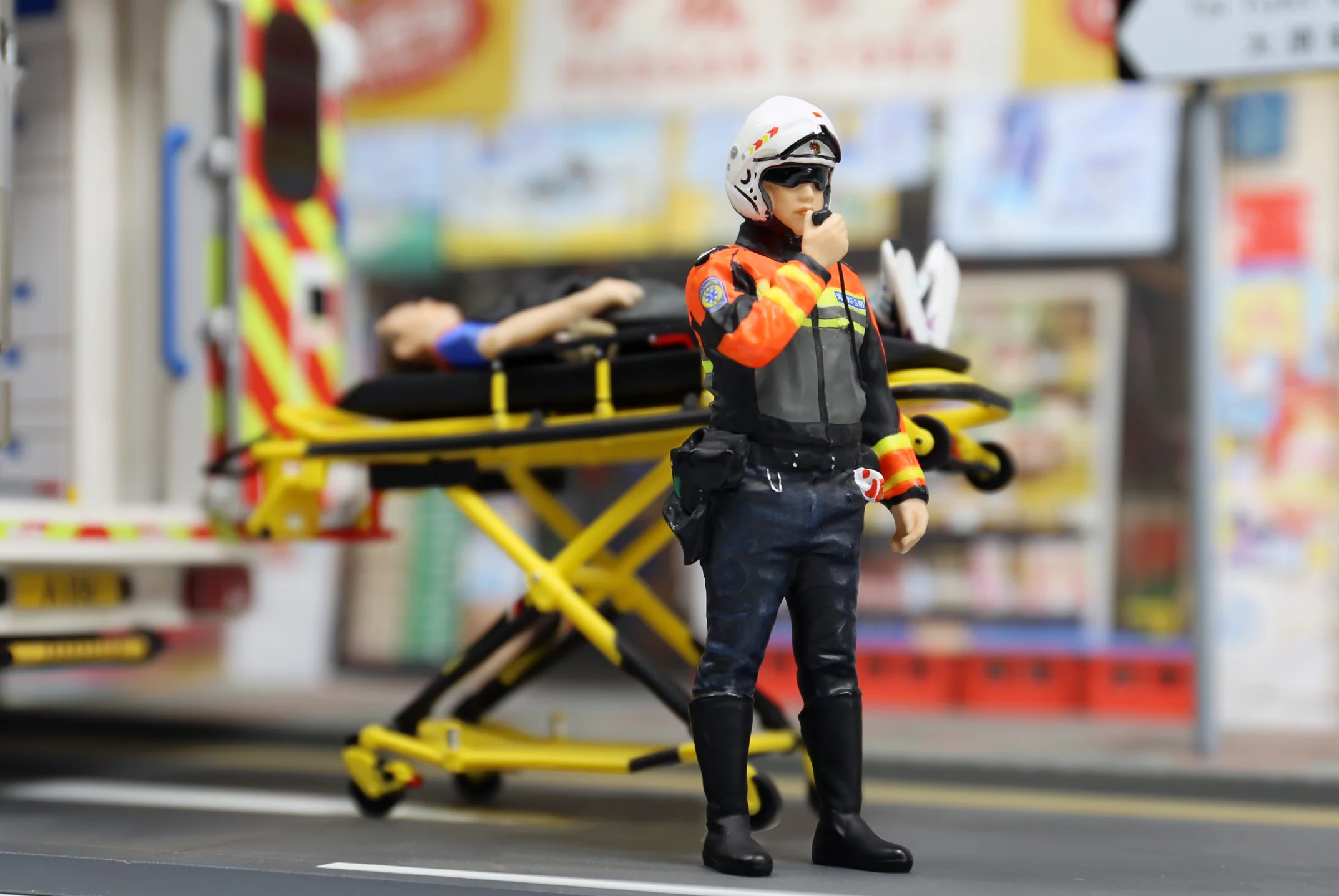 Tiny 1/18 Figure 19 Ambulanceman (EMAMC) - Image 6