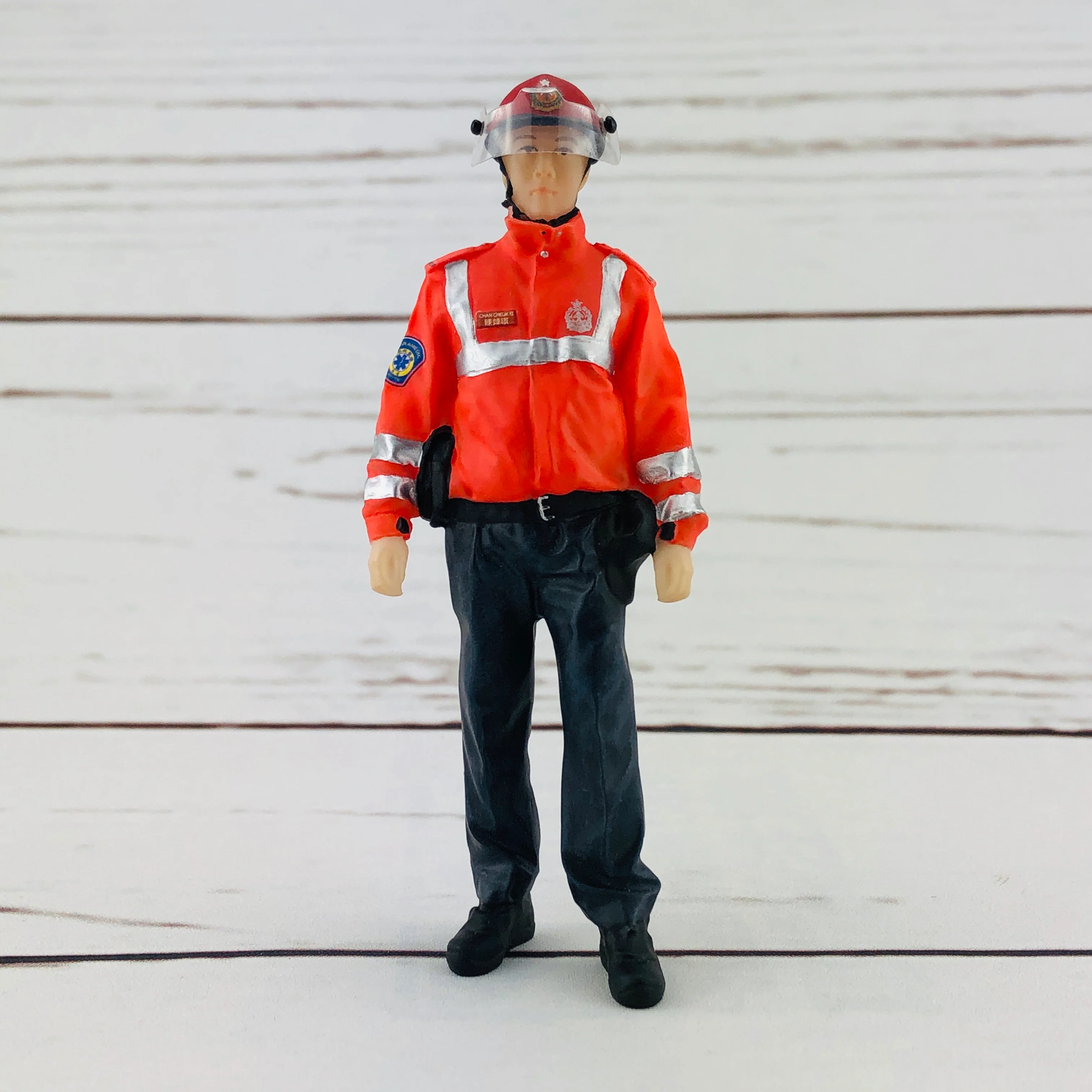Tiny 1/18 Figure Ambulanceman Hong Kong - Image 2