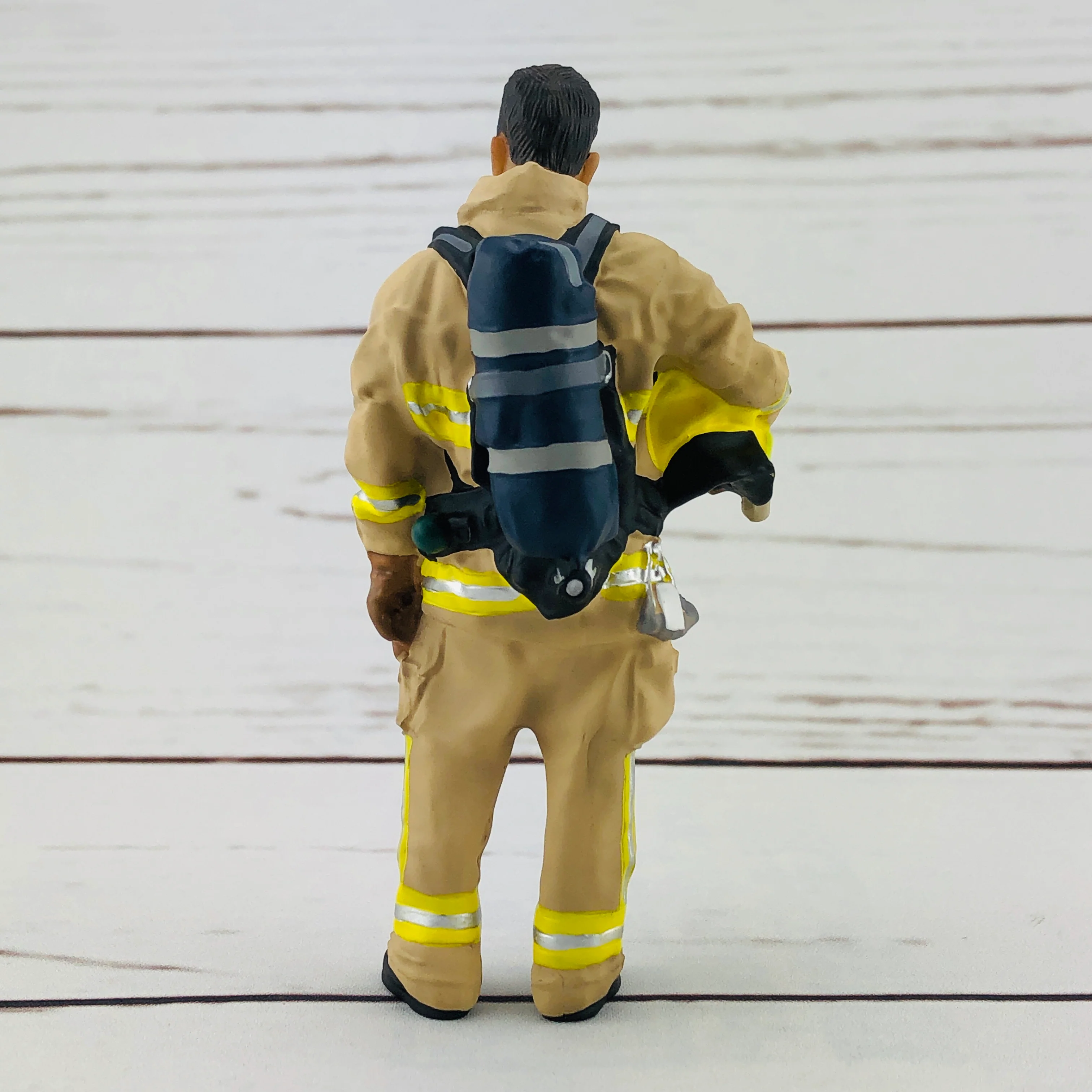 Tiny 1/18 Figure Fireman Hong Kong - Image 3