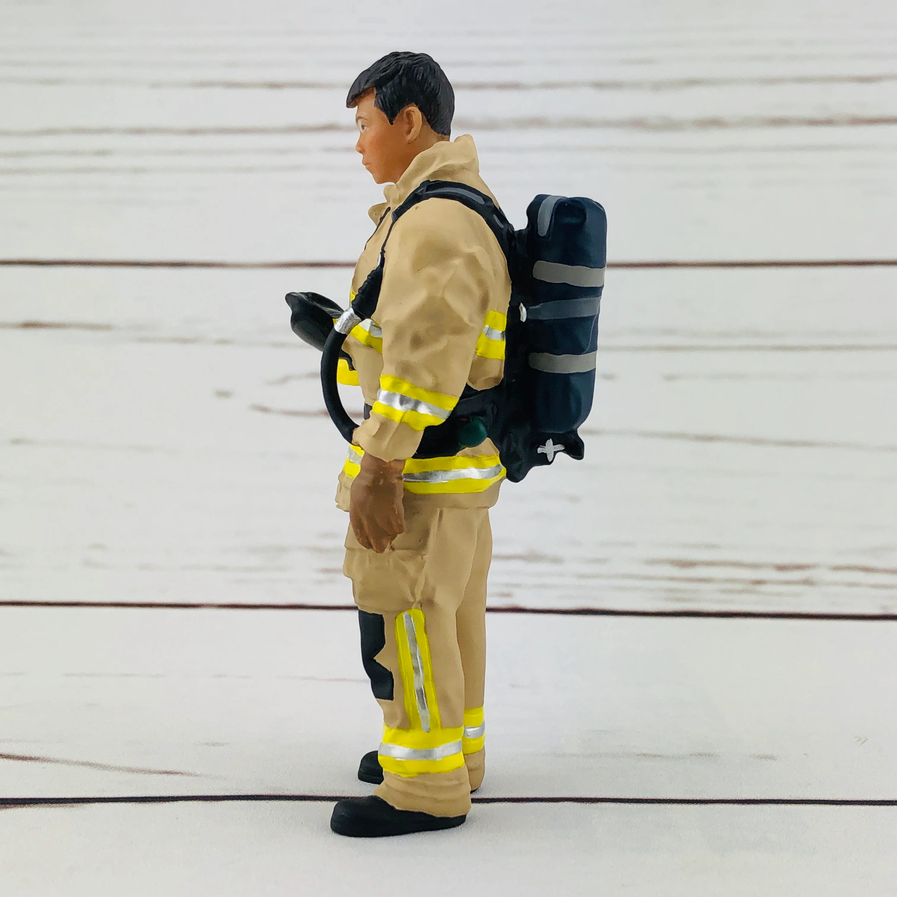Tiny 1/18 Figure Fireman Hong Kong - Image 4