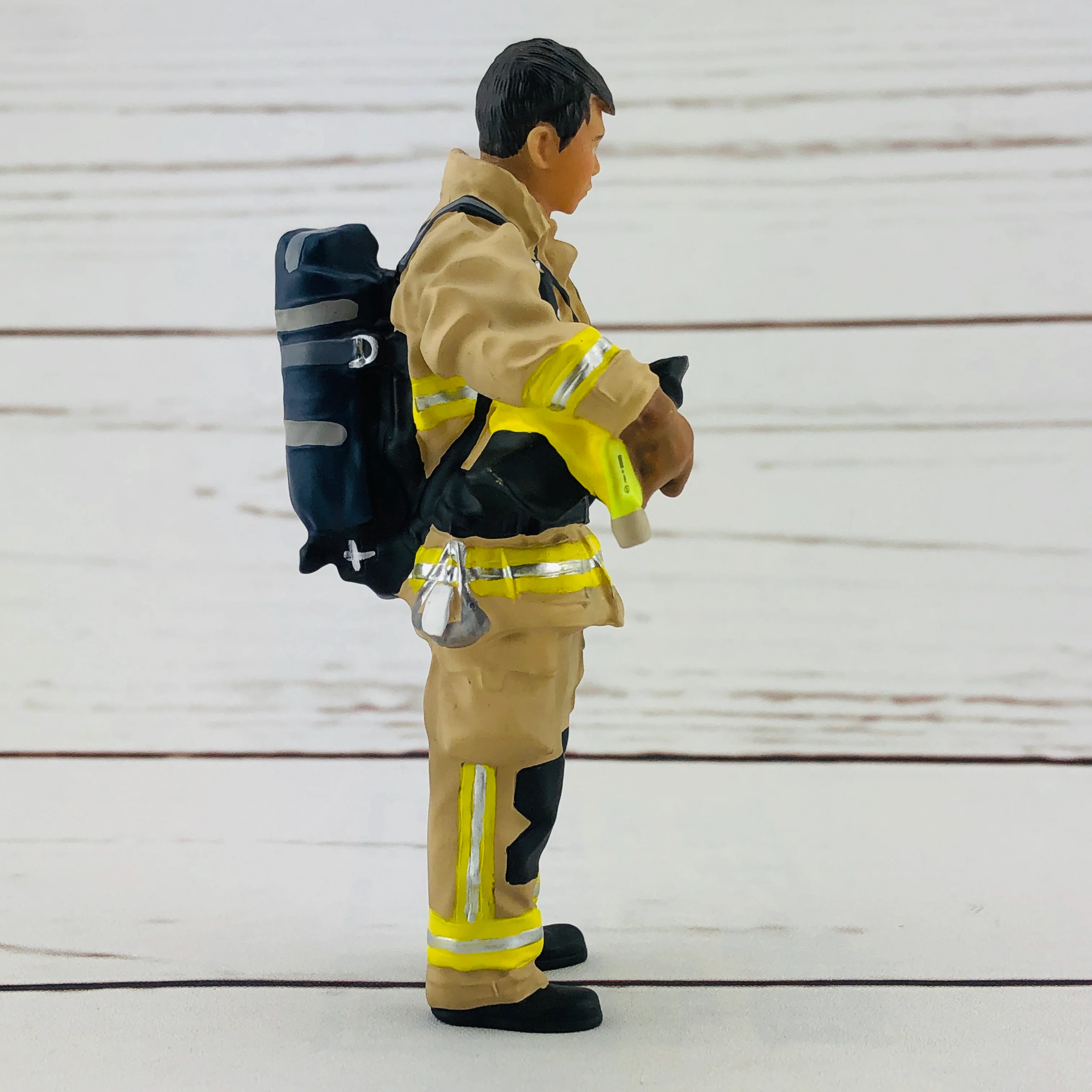 Tiny 1/18 Figure Fireman Hong Kong - Image 5