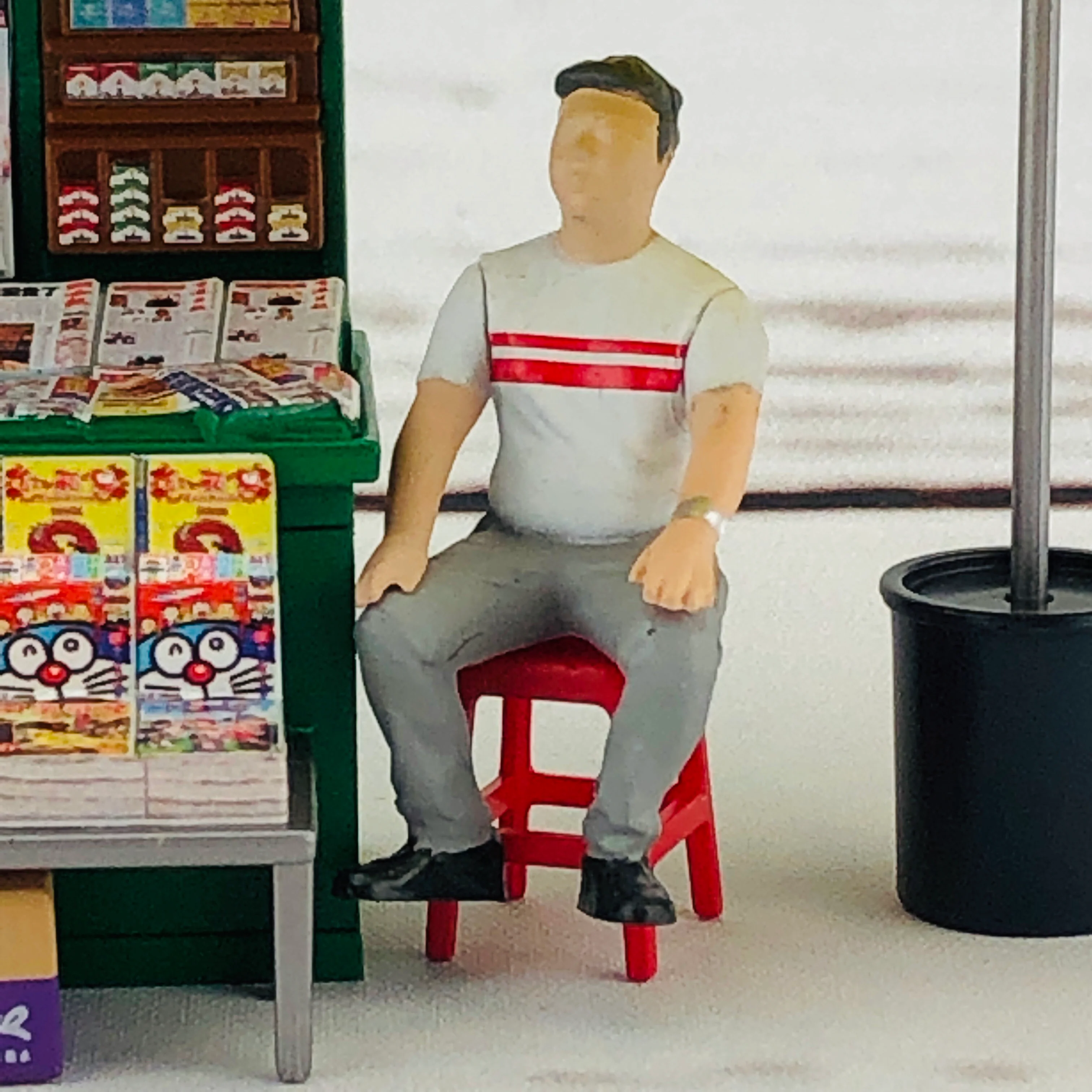 Tiny 1/35 Hong Kong Newstand - Image 10