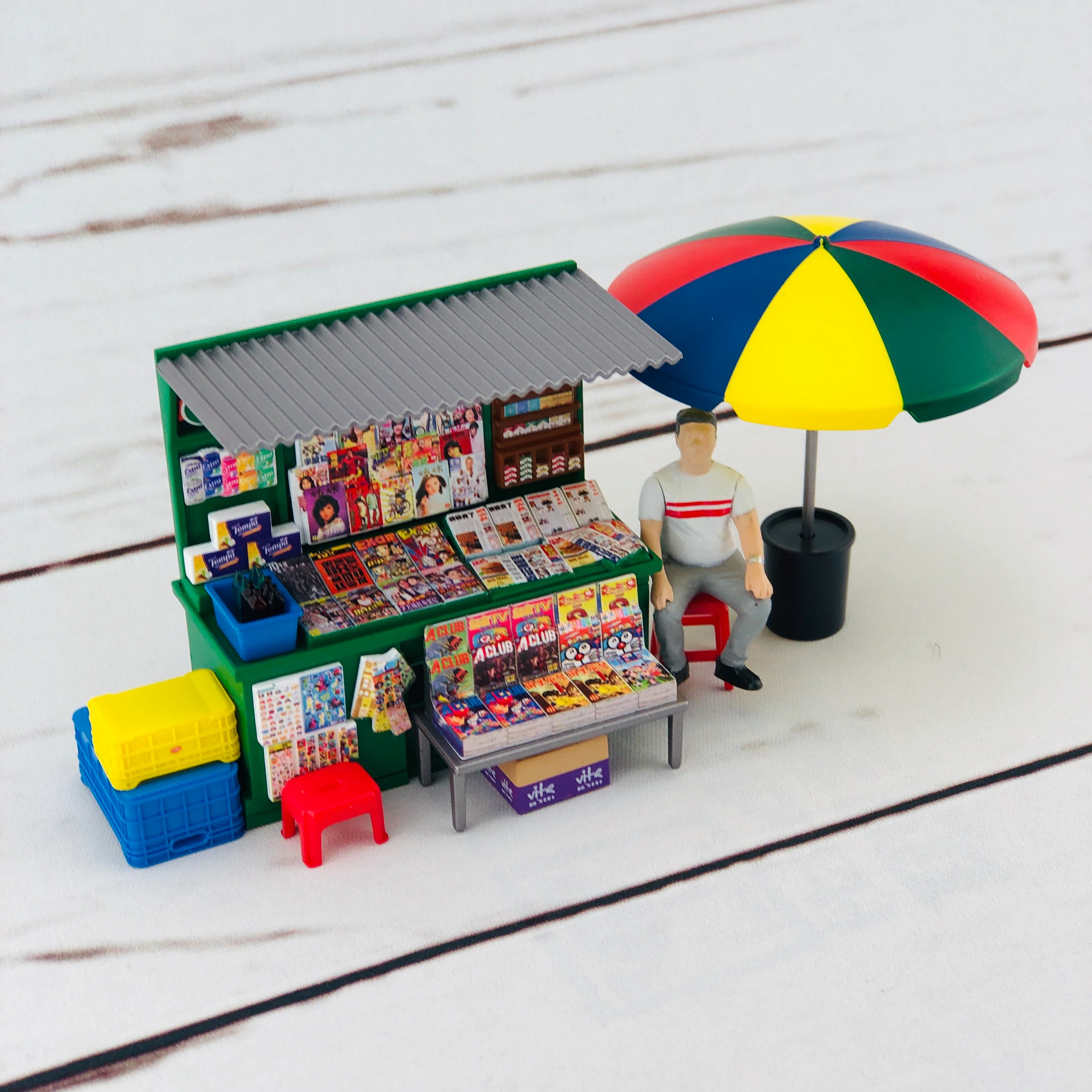 Tiny 1/35 Hong Kong Newstand - Image 2