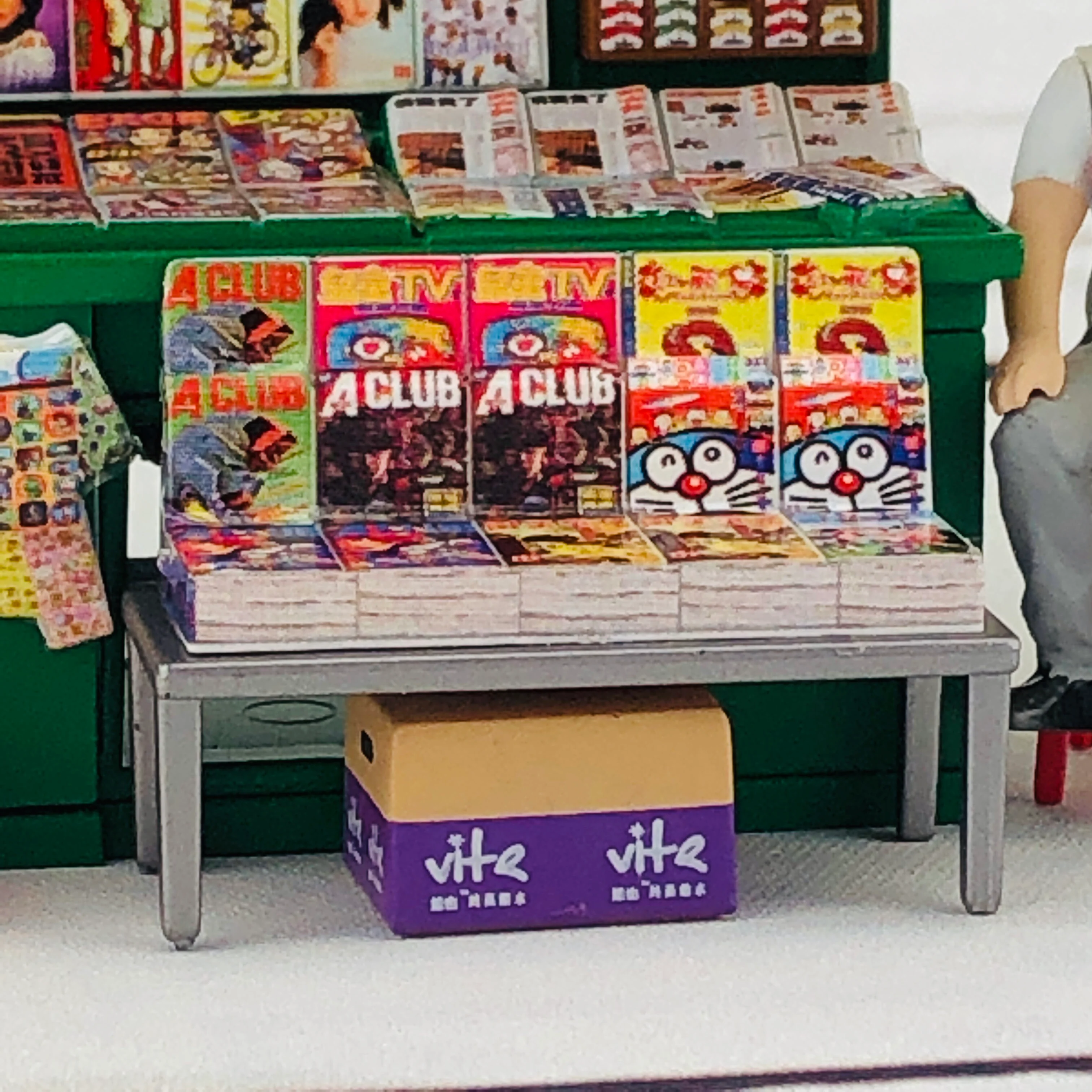 Tiny 1/35 Hong Kong Newstand - Image 6