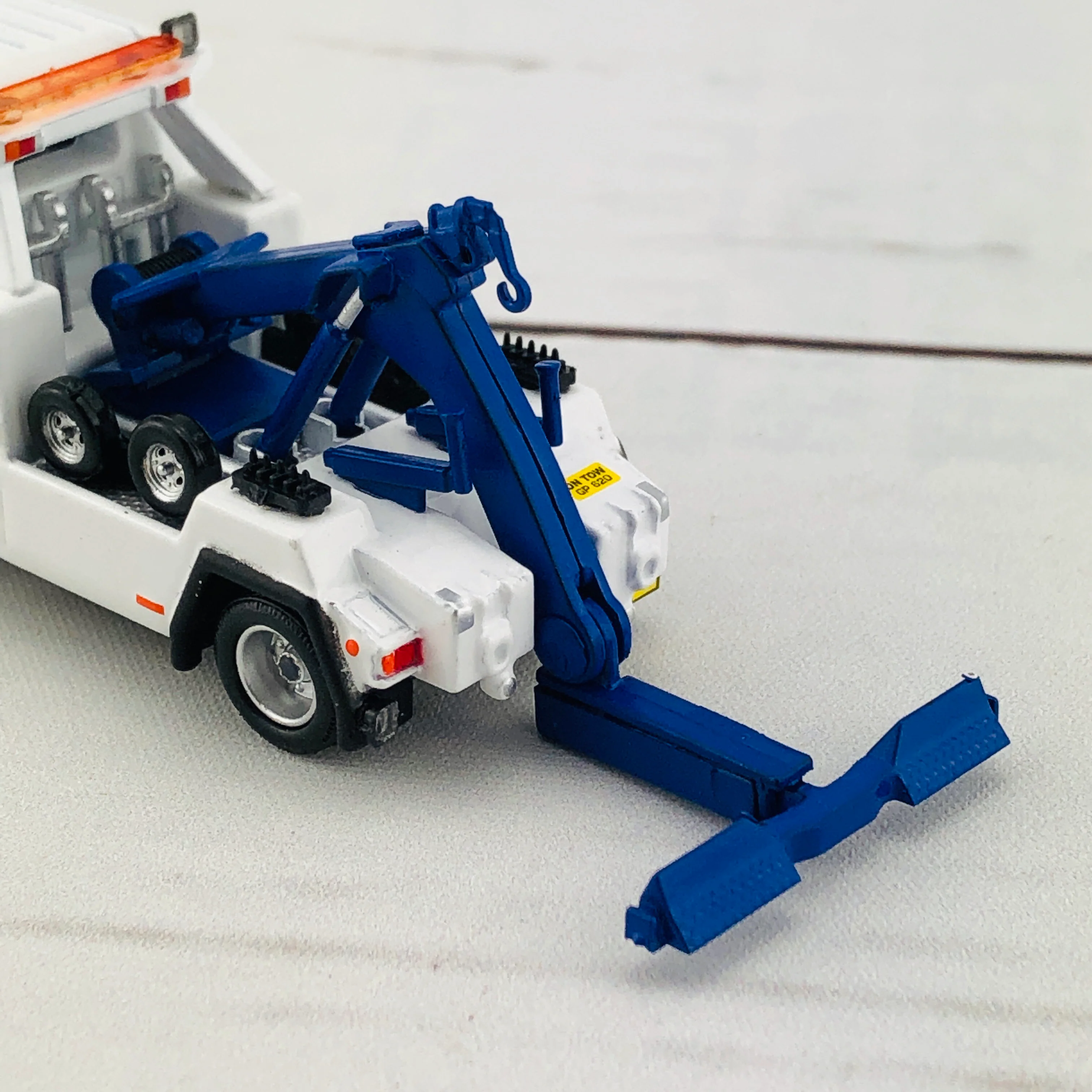 Tiny 144 Isuzu N Series Tow Truck - Image 11