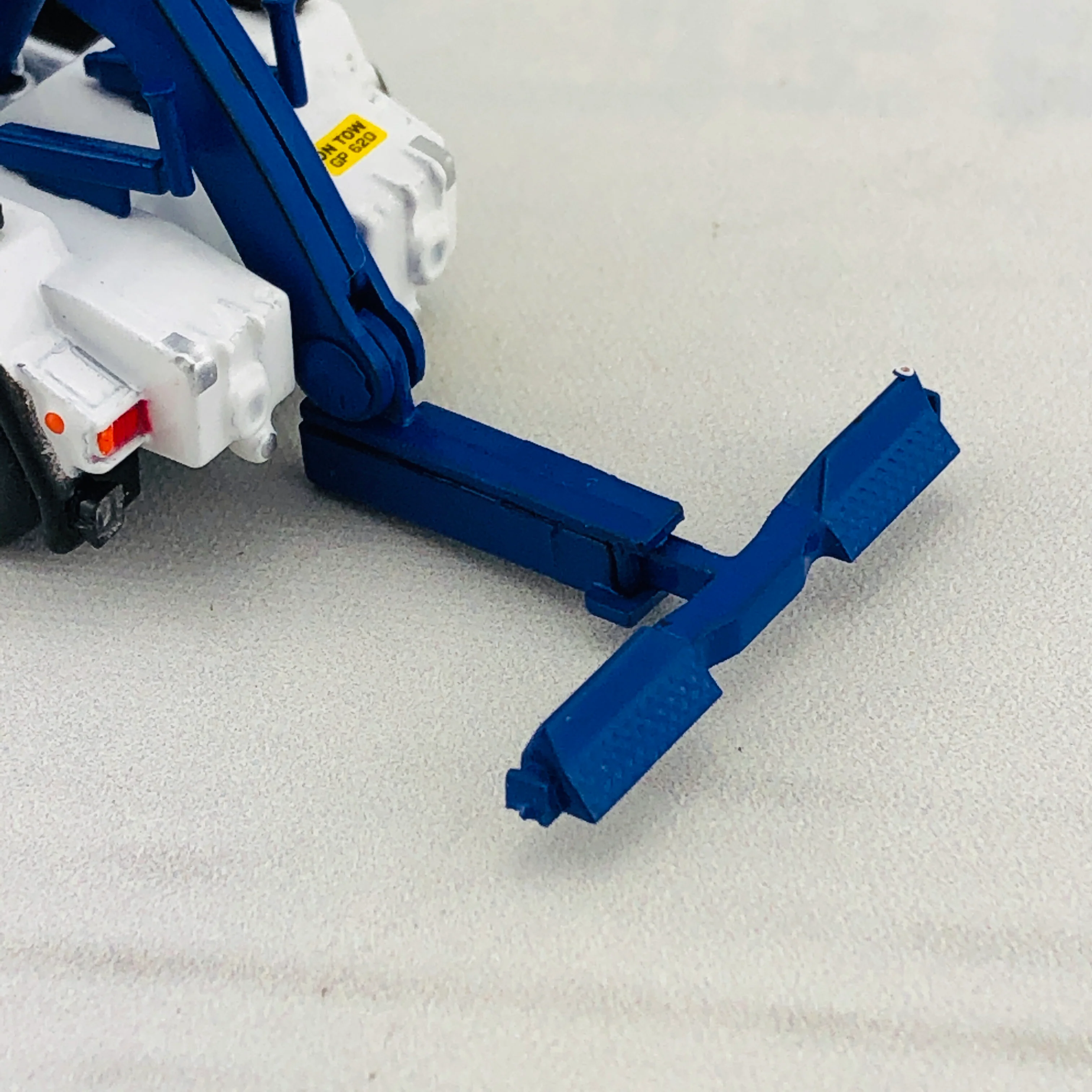 Tiny 144 Isuzu N Series Tow Truck - Image 12