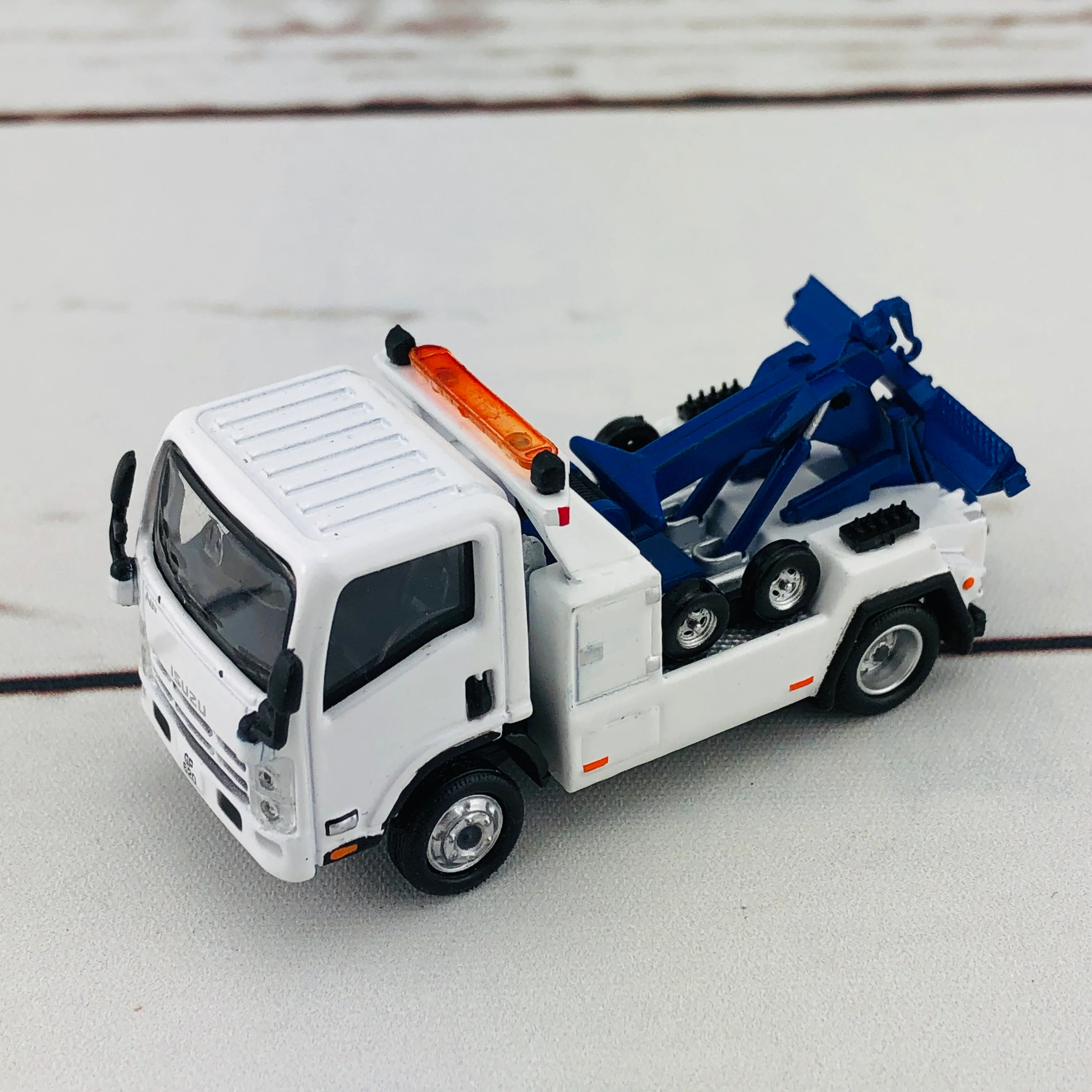 Tiny 144 Isuzu N Series Tow Truck - Image 2