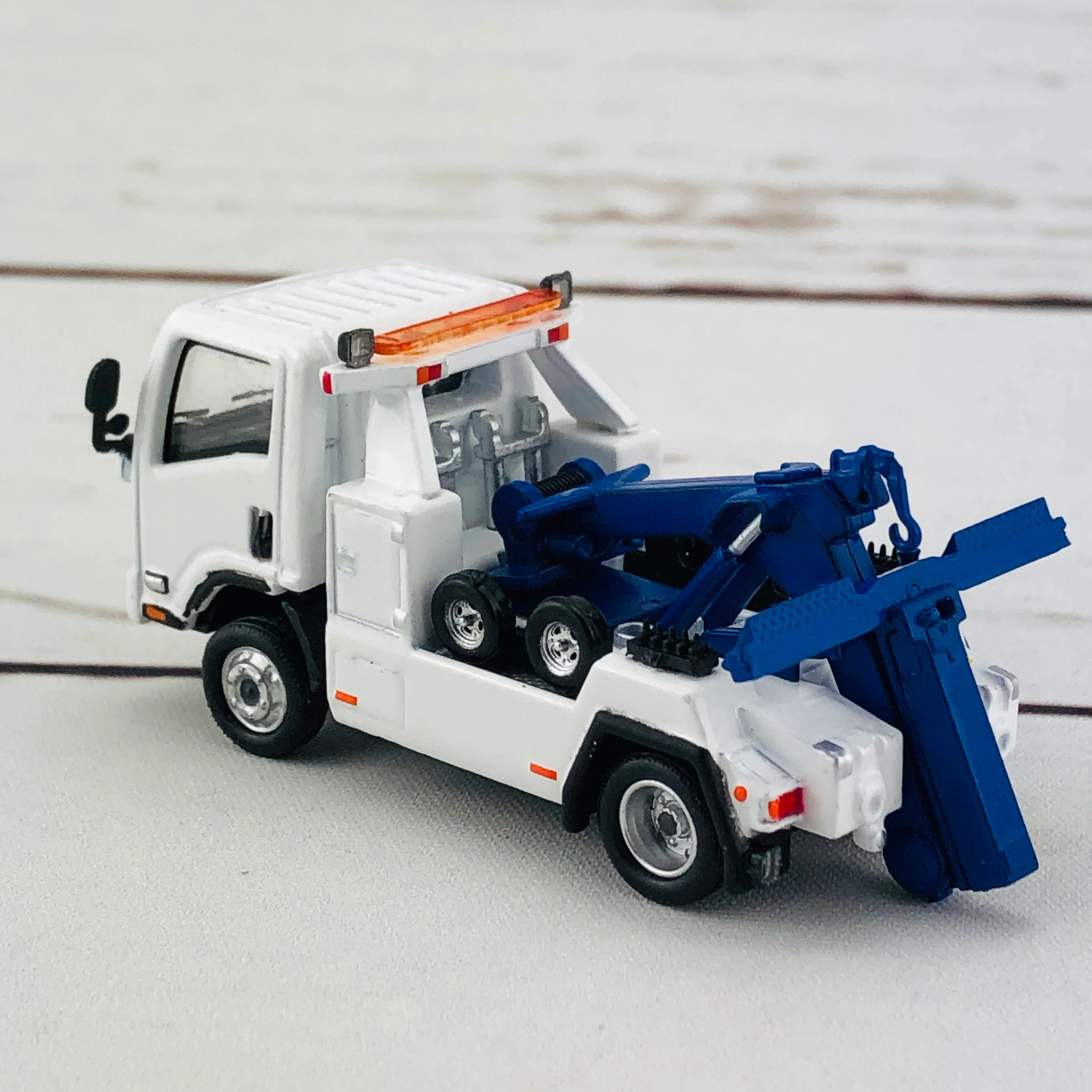 Tiny 144 Isuzu N Series Tow Truck - Image 6