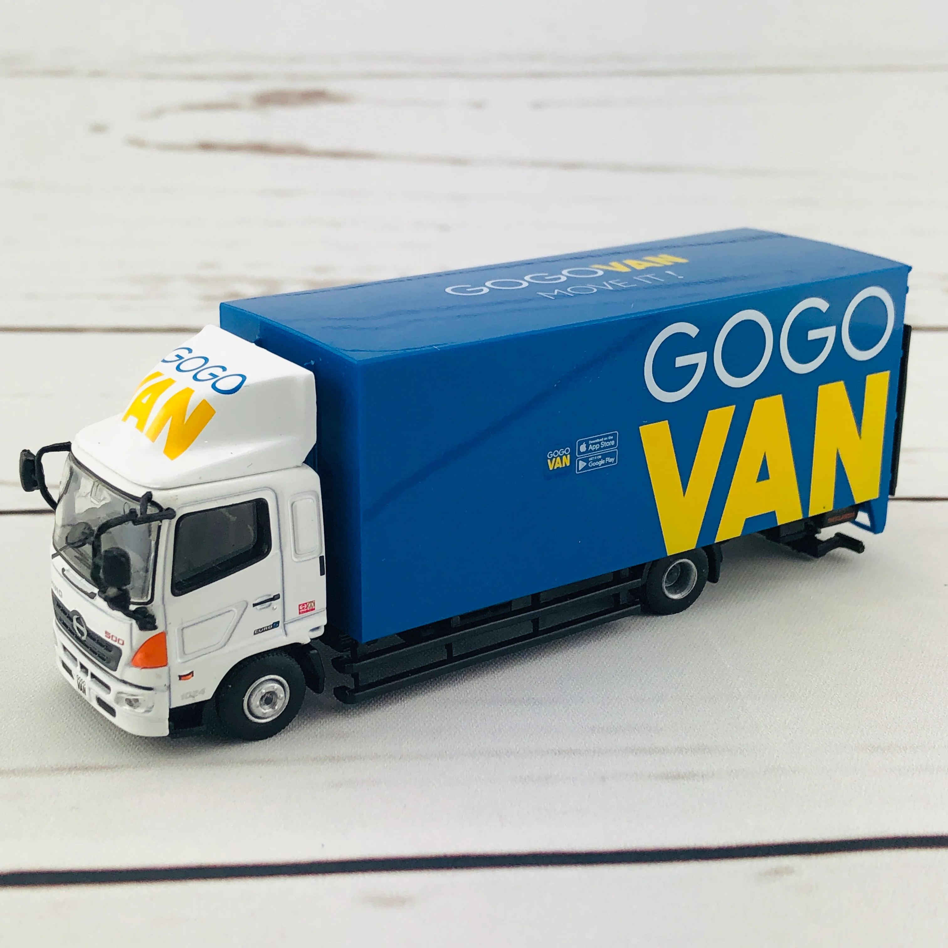 Tiny 149 Hino 500 Box Lorry GOGOVAN - Image 2