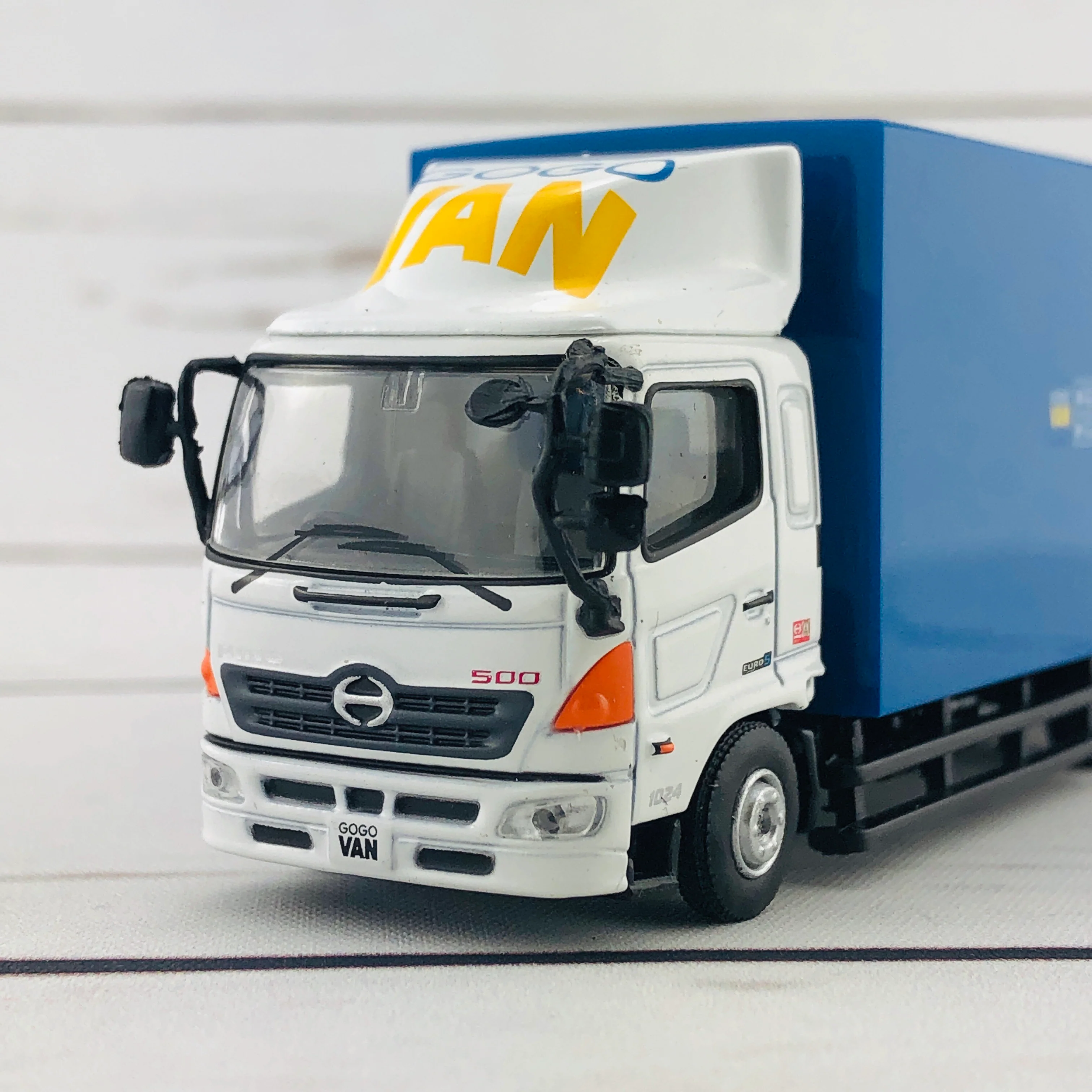 Tiny 149 Hino 500 Box Lorry GOGOVAN - Image 4