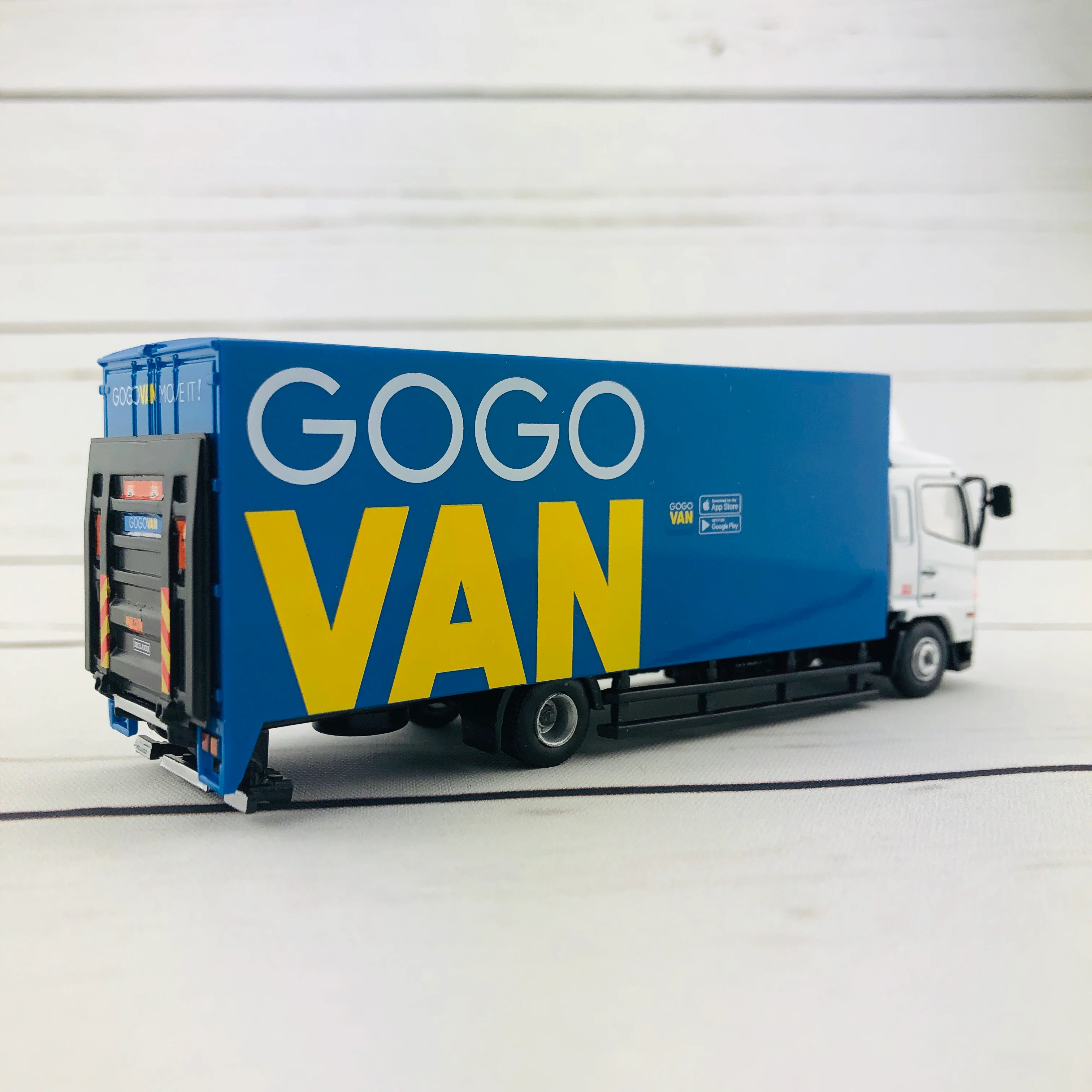Tiny 149 Hino 500 Box Lorry GOGOVAN - Image 6