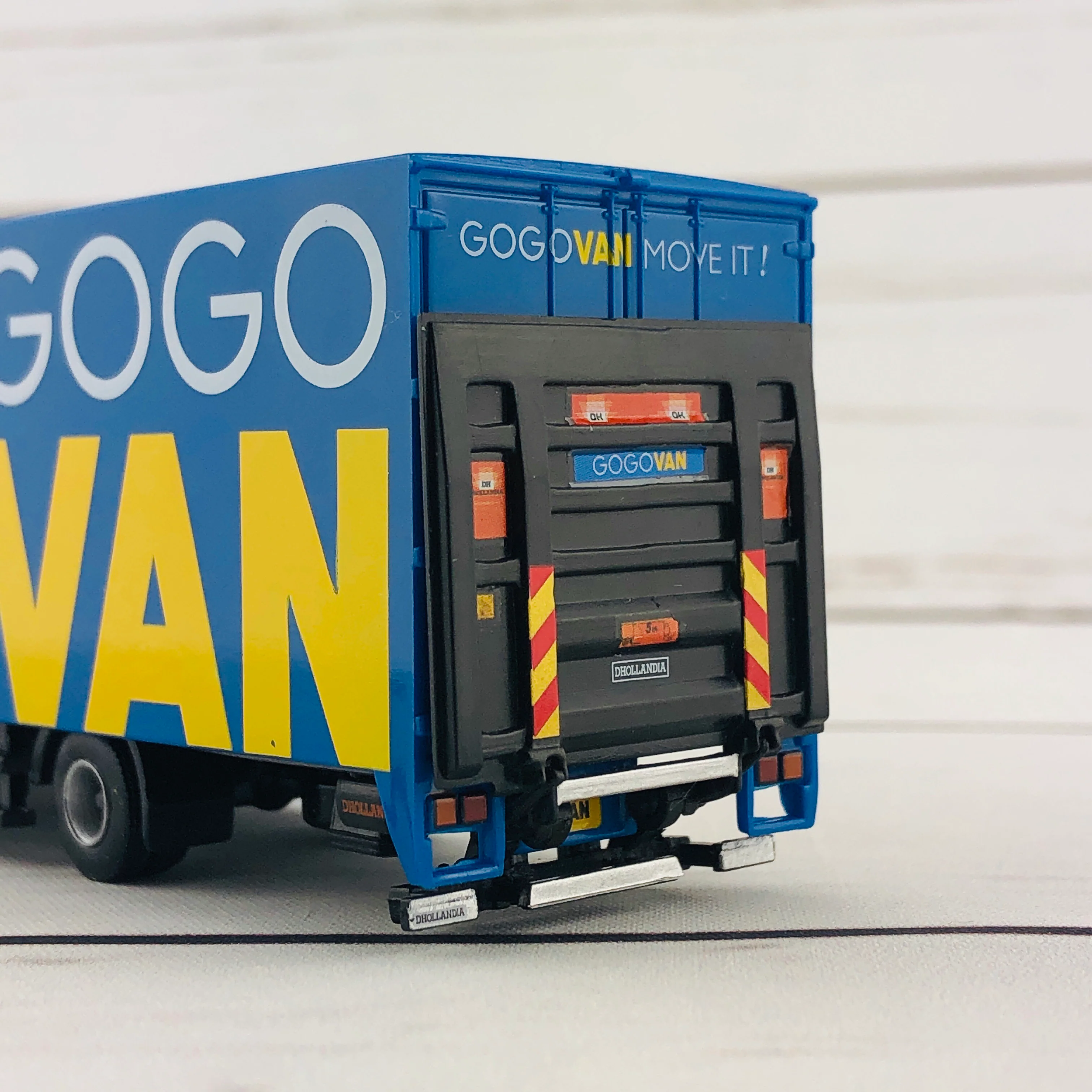 Tiny 149 Hino 500 Box Lorry GOGOVAN - Image 7