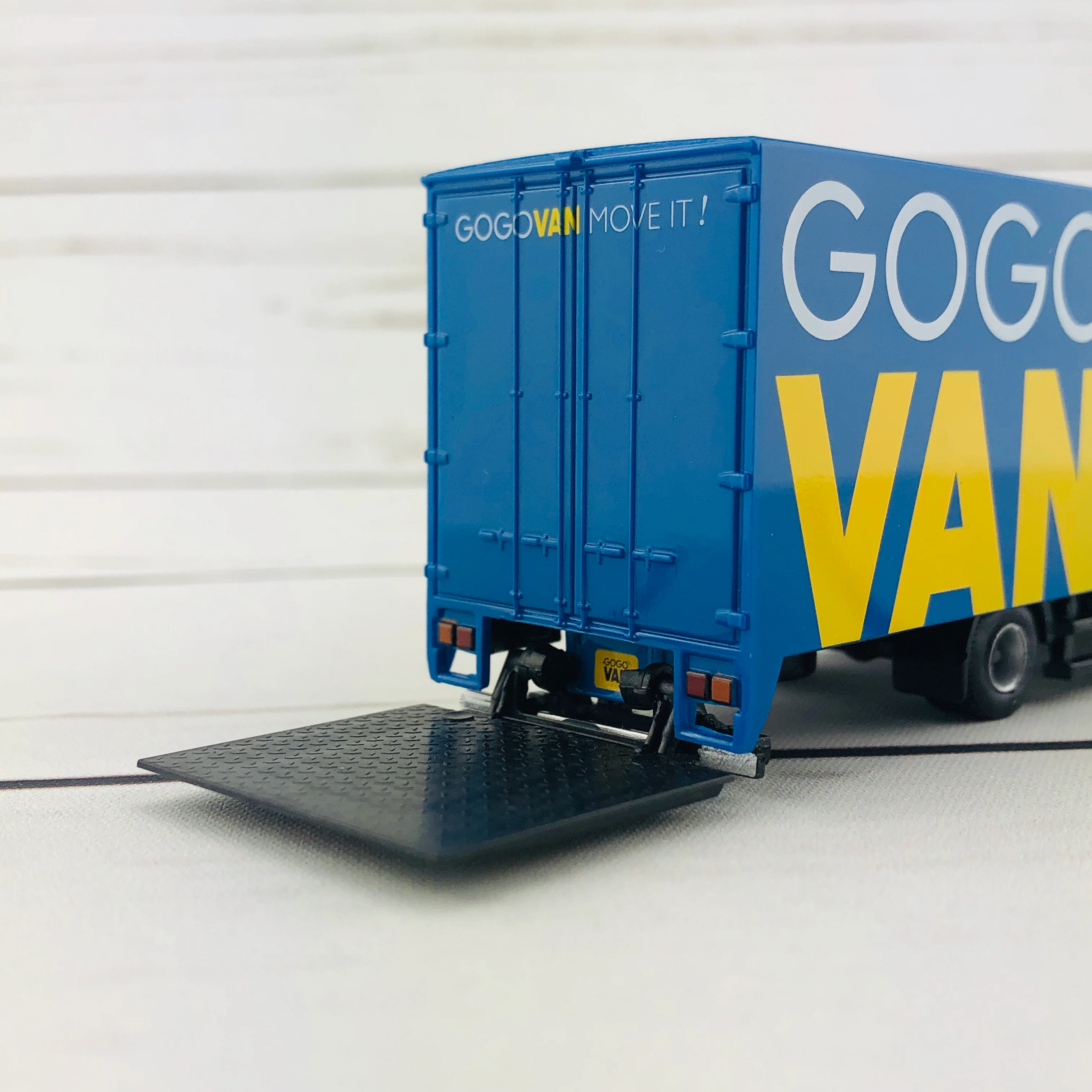 Tiny 149 Hino 500 Box Lorry GOGOVAN - Image 8
