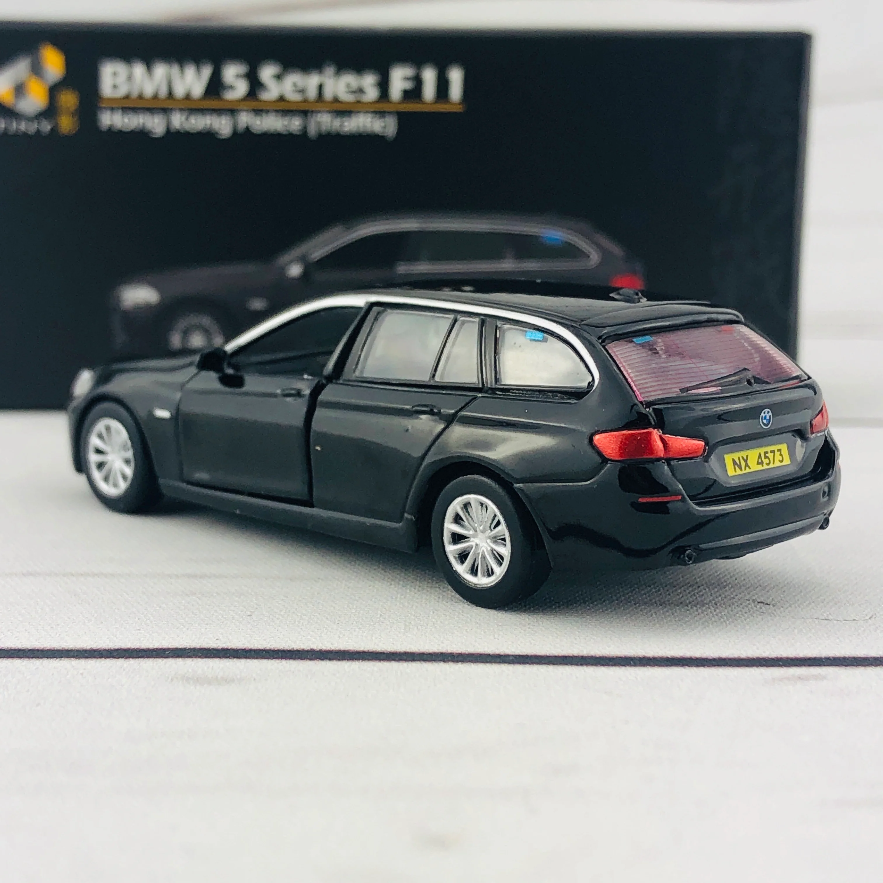 Tiny BMW 5 Series F11 Hong Kong Police Traffic ATC64532 - Image 4