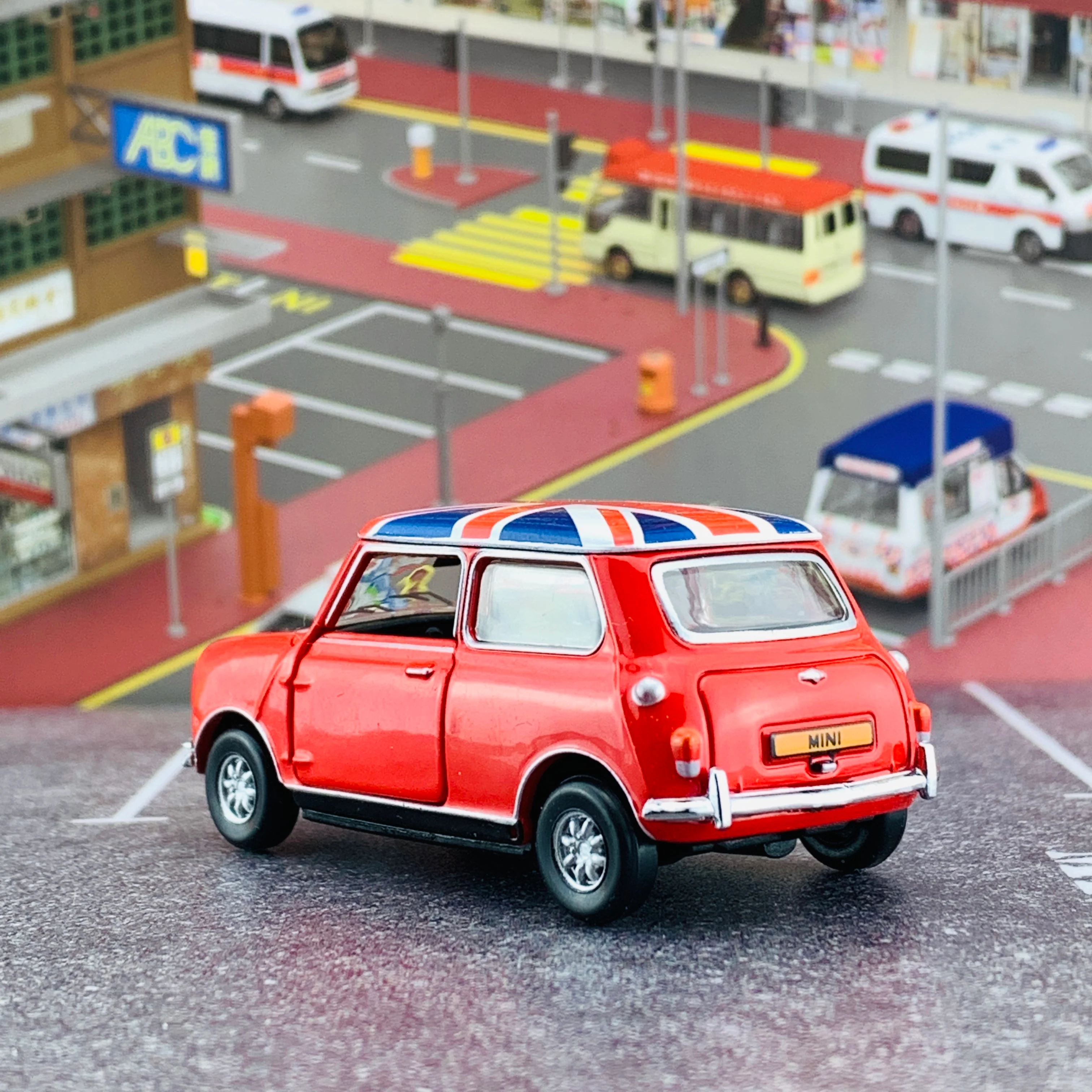 Tiny City 153 Mini Cooper Red with Union Jack Roof & White Bonnet Stripes (RHD) ATC64542 - Image 2