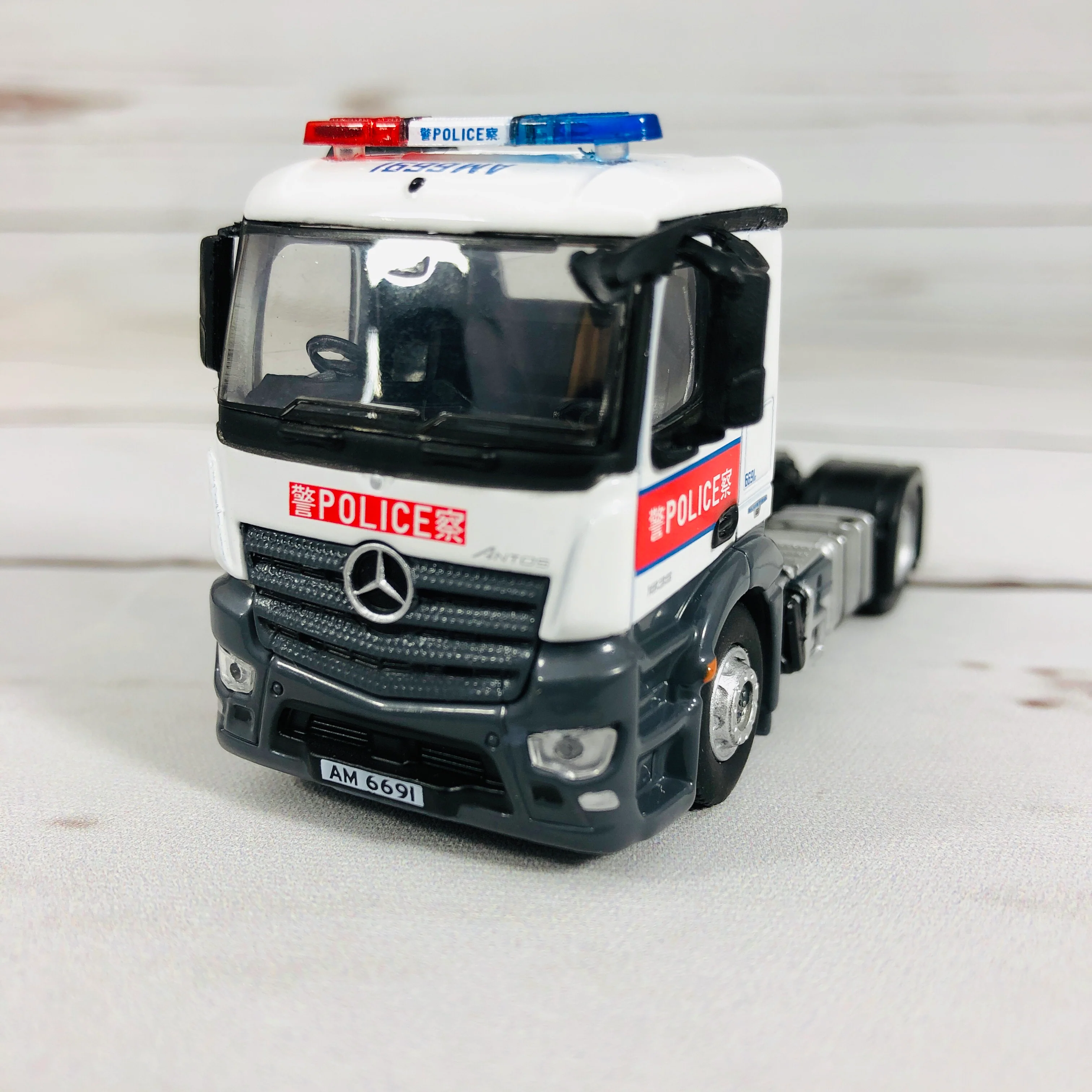 Tiny City 157 Mercedes-Benz Antos Police Tractor (PD&TT) 平治 Antos 警察拖頭 (AM6691) - Image 3