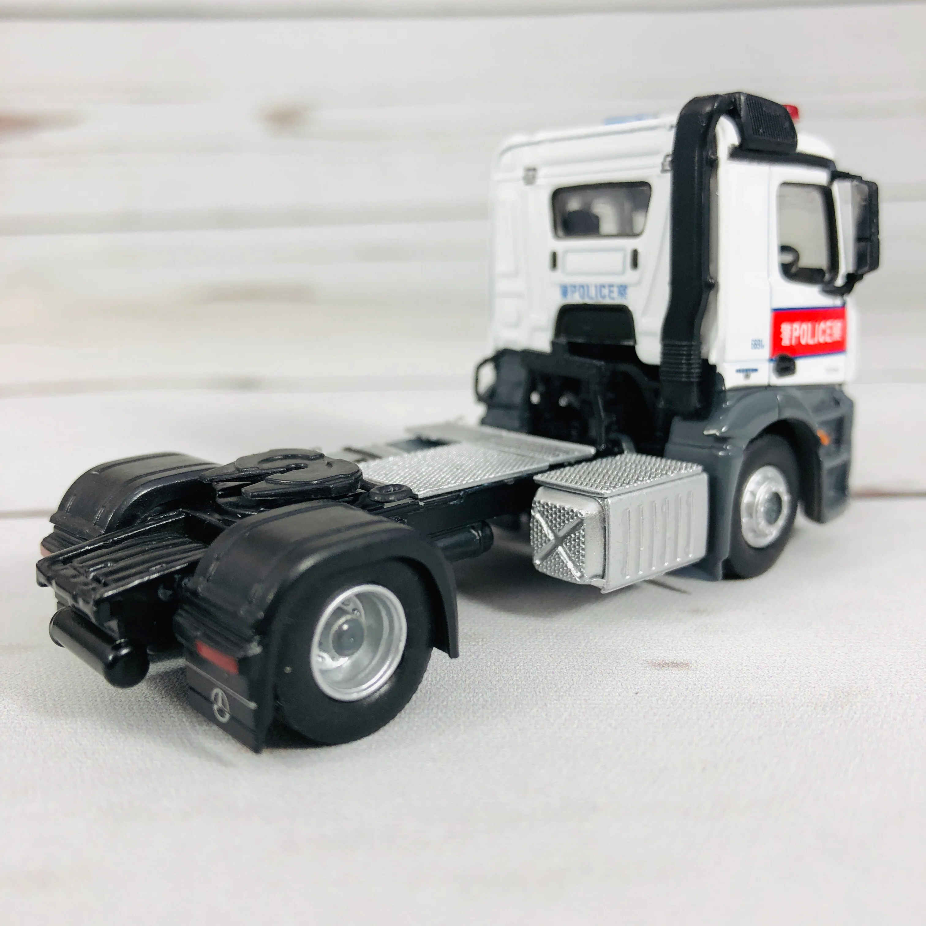 Tiny City 157 Mercedes-Benz Antos Police Tractor (PD&TT) 平治 Antos 警察拖頭 (AM6691) - Image 6