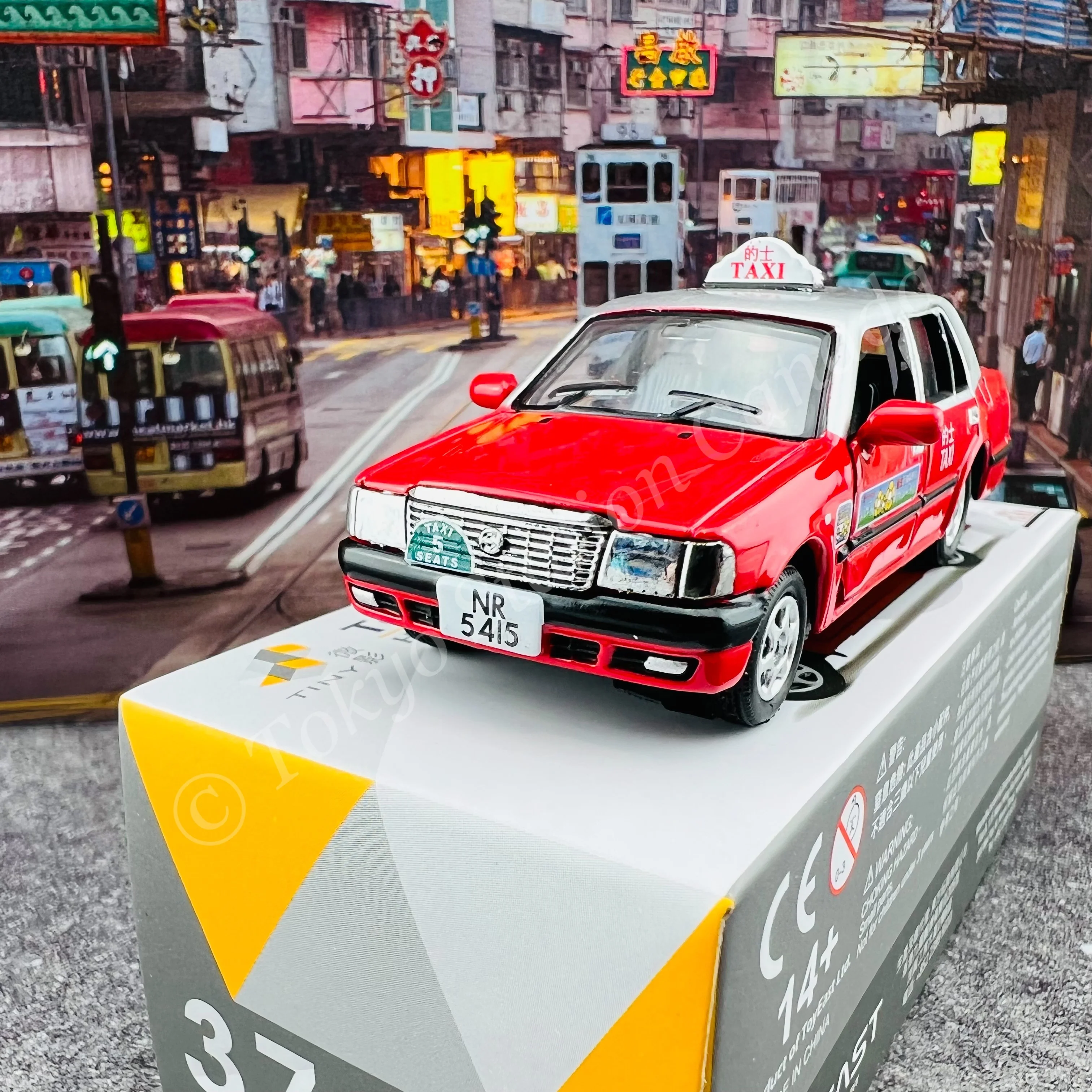 TINY 微影 37 Toyota Crown Comfort Taxi (Urban) "Last batch of 5-seater" LPG Taxi label on both sides ATC64438 - Image 2