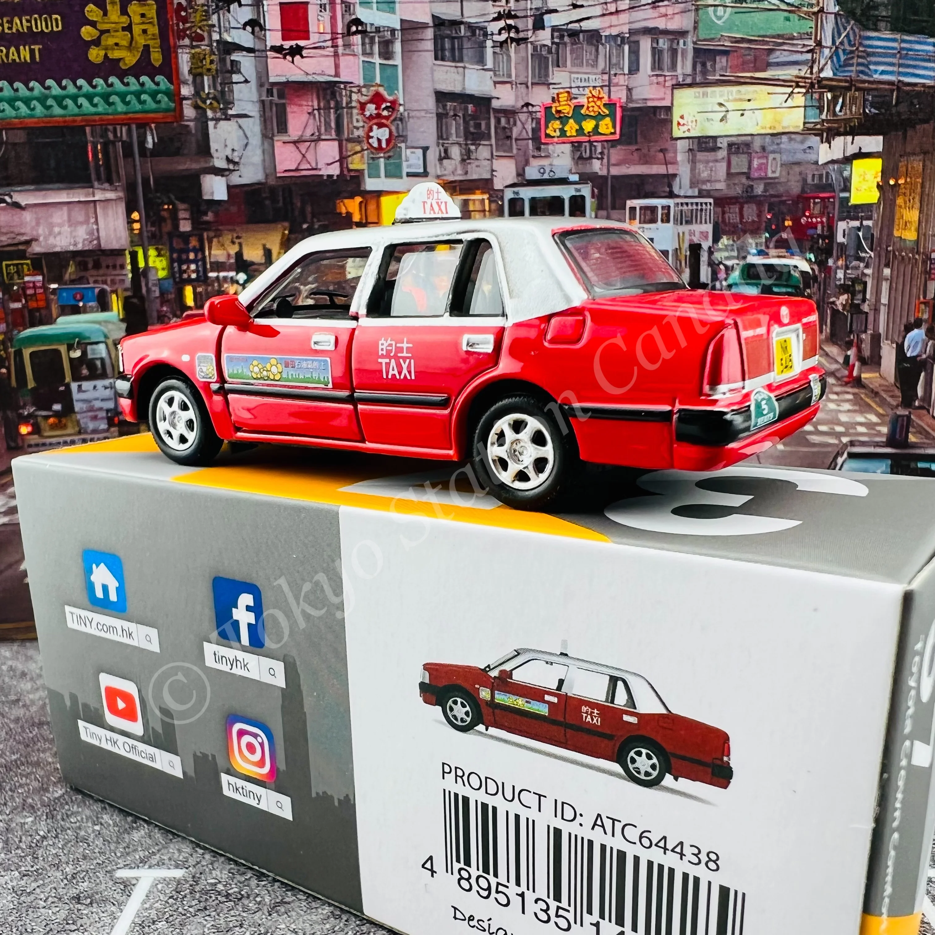 TINY 微影 37 Toyota Crown Comfort Taxi (Urban) "Last batch of 5-seater" LPG Taxi label on both sides ATC64438 - Image 3