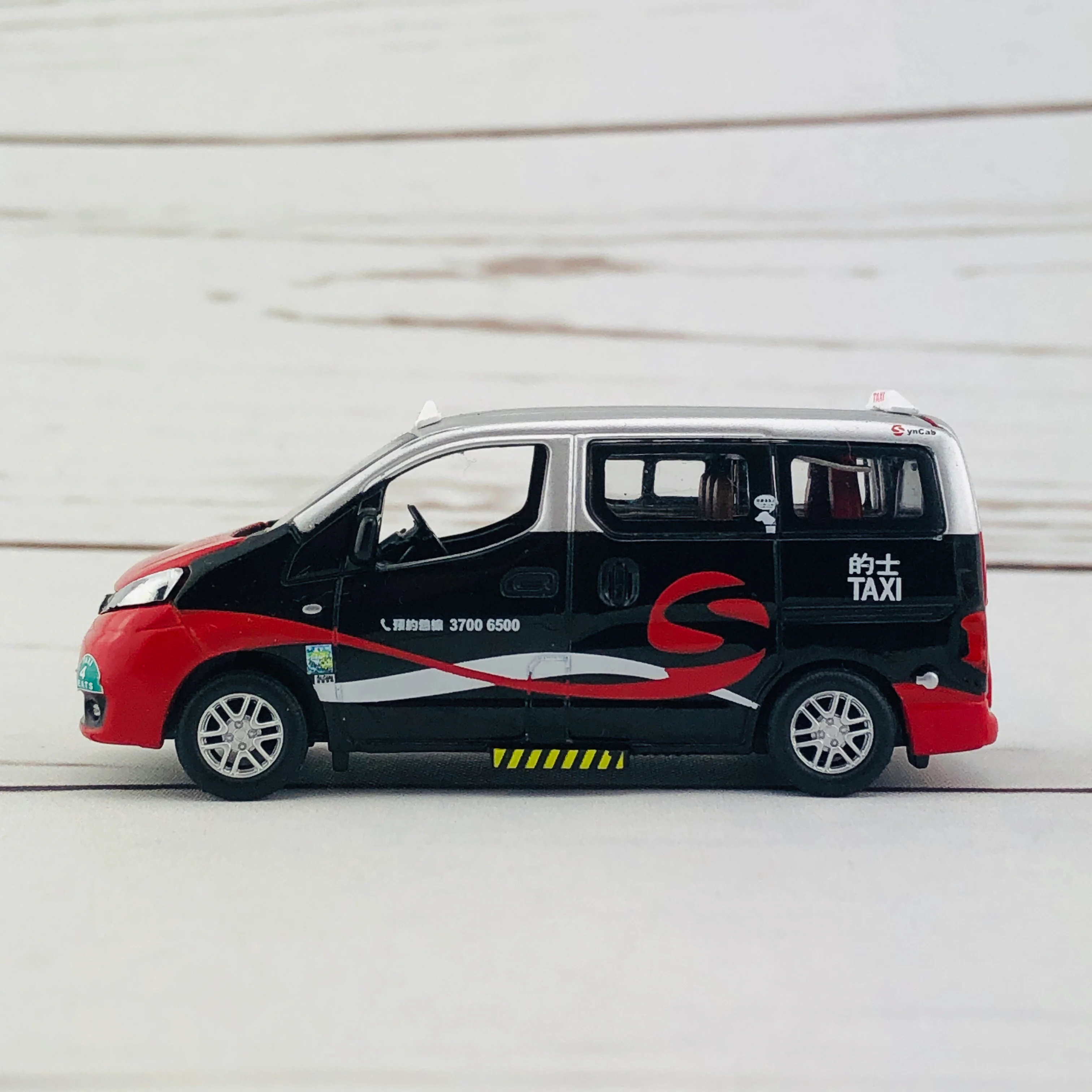 Tiny City 39 Die-cast Model Car – SynCab Multi-Purpose Taxi (Urban) 星群多用途的士（市區） - Image 3