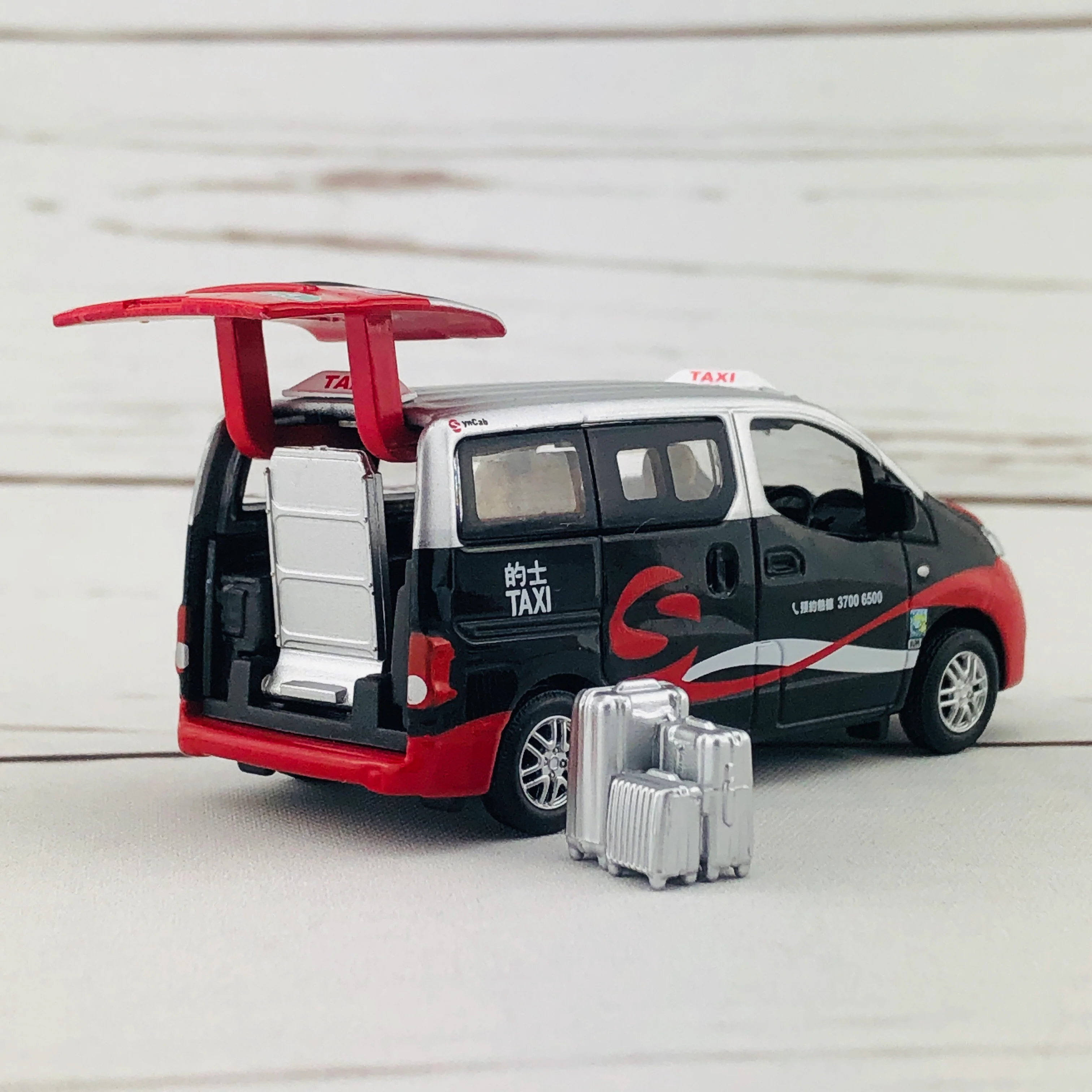 Tiny City 39 Die-cast Model Car – SynCab Multi-Purpose Taxi (Urban) 星群多用途的士（市區） - Image 7