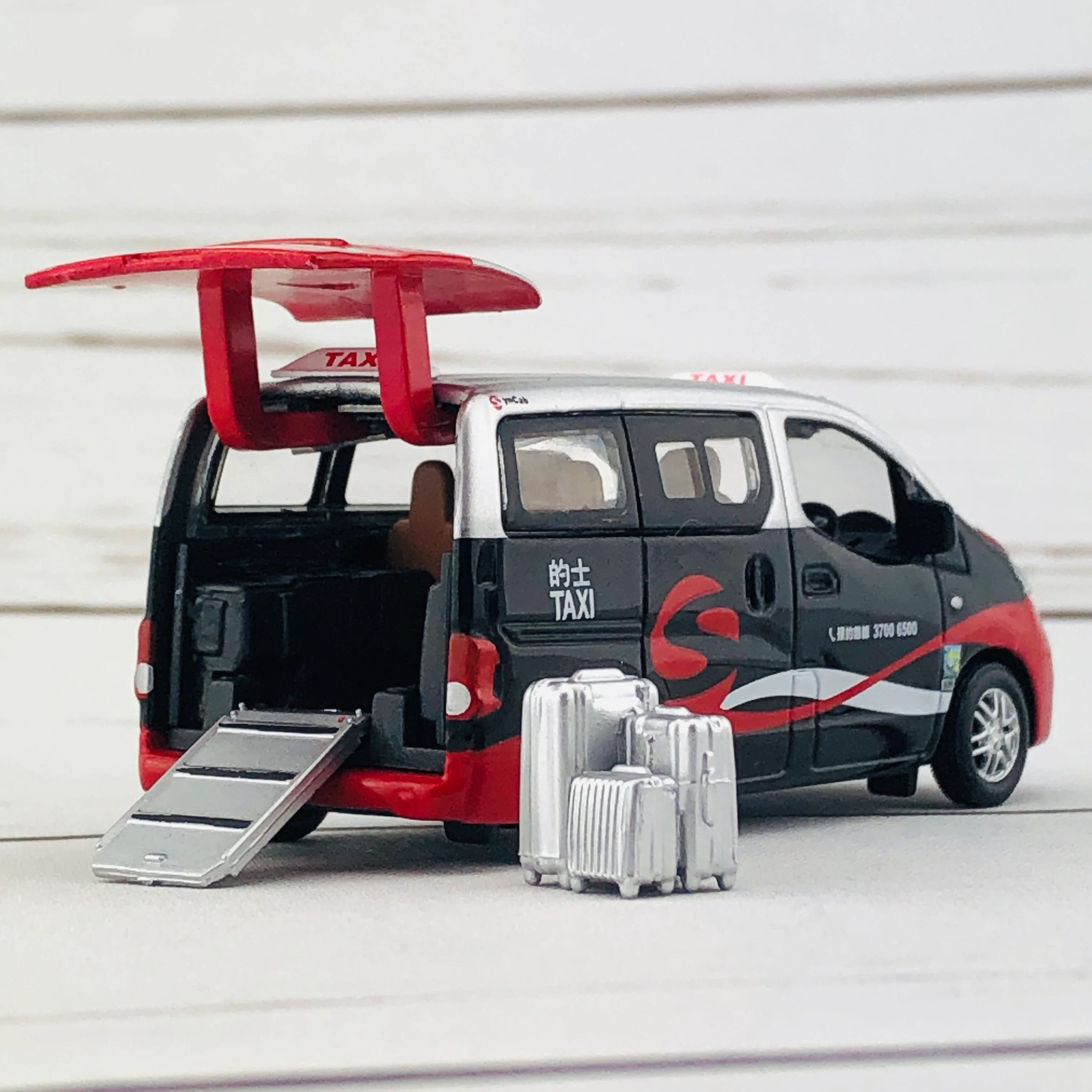 Tiny City 39 Die-cast Model Car – SynCab Multi-Purpose Taxi (Urban) 星群多用途的士（市區） - Image 8
