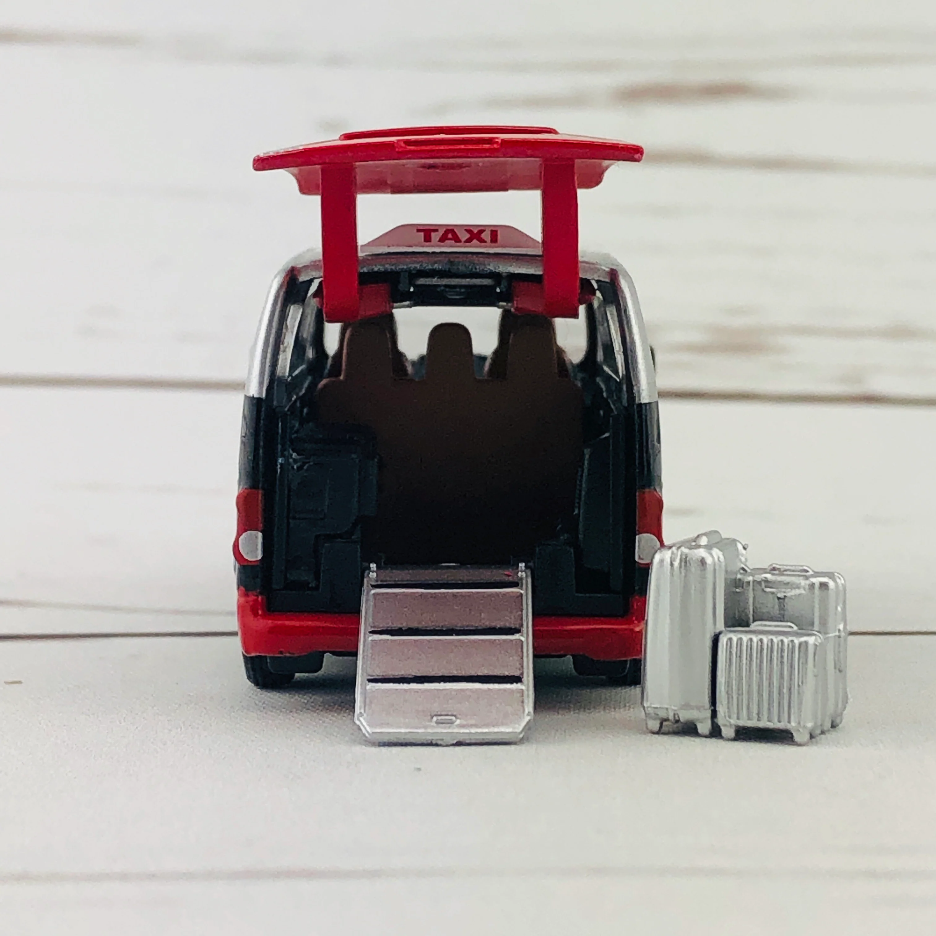 Tiny City 39 Die-cast Model Car – SynCab Multi-Purpose Taxi (Urban) 星群多用途的士（市區） - Image 9