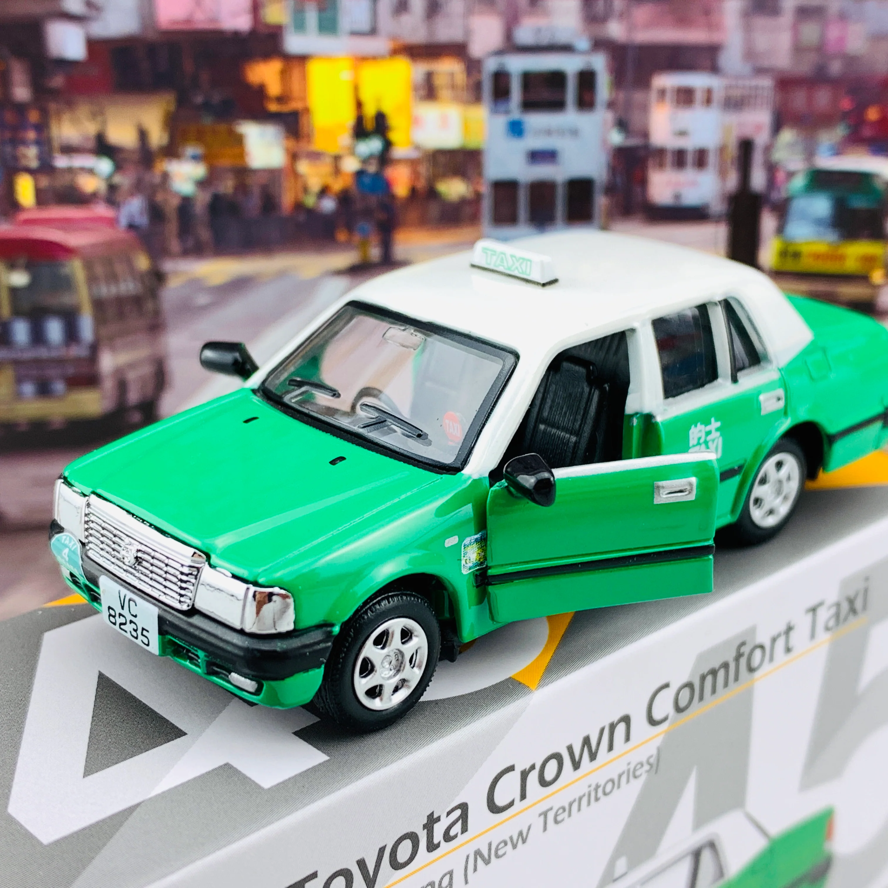 Tiny 微影 45 Toyota Crown Comfort Taxi (New Territories) 豐田皇冠 Comfort 的士 (新界) (VC8235) ATC64477 - Image 4