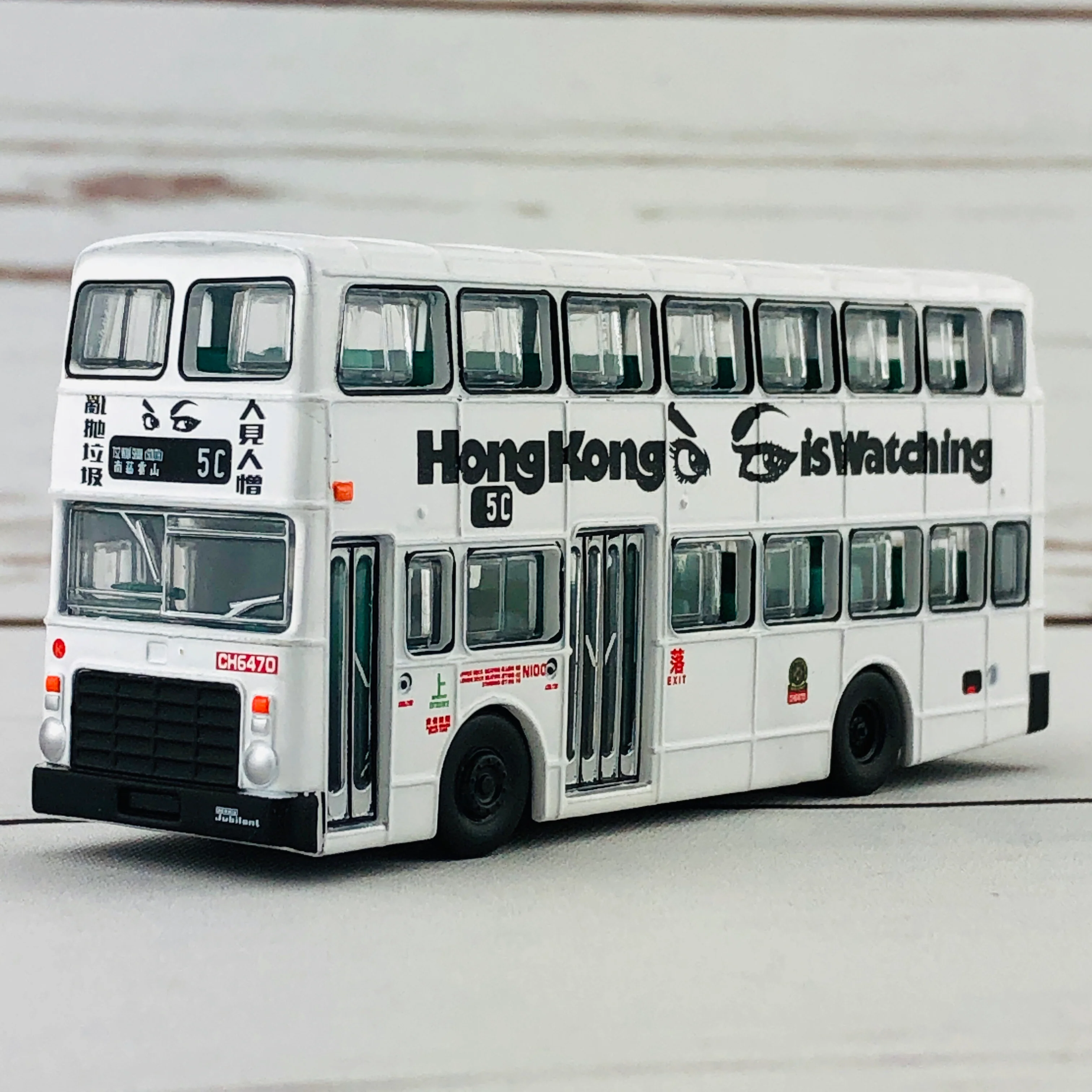 Tiny City KMB Dennis Jubilant Bus “Hong Kong is Watching” 丹尼士喝采 亂拋垃圾 人見人憎 - Image 3
