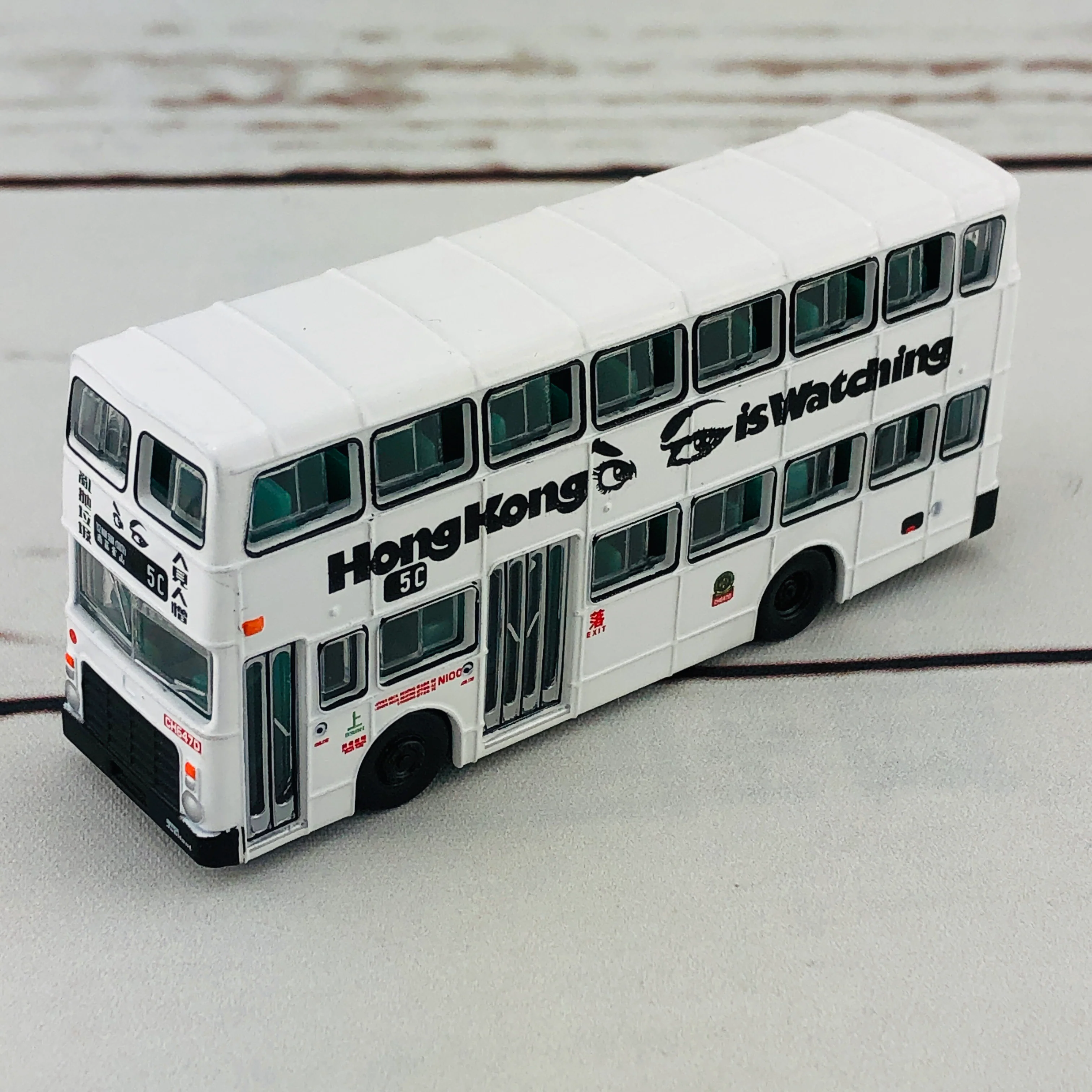 Tiny City KMB Dennis Jubilant Bus “Hong Kong is Watching” 丹尼士喝采 亂拋垃圾 人見人憎 - Image 4