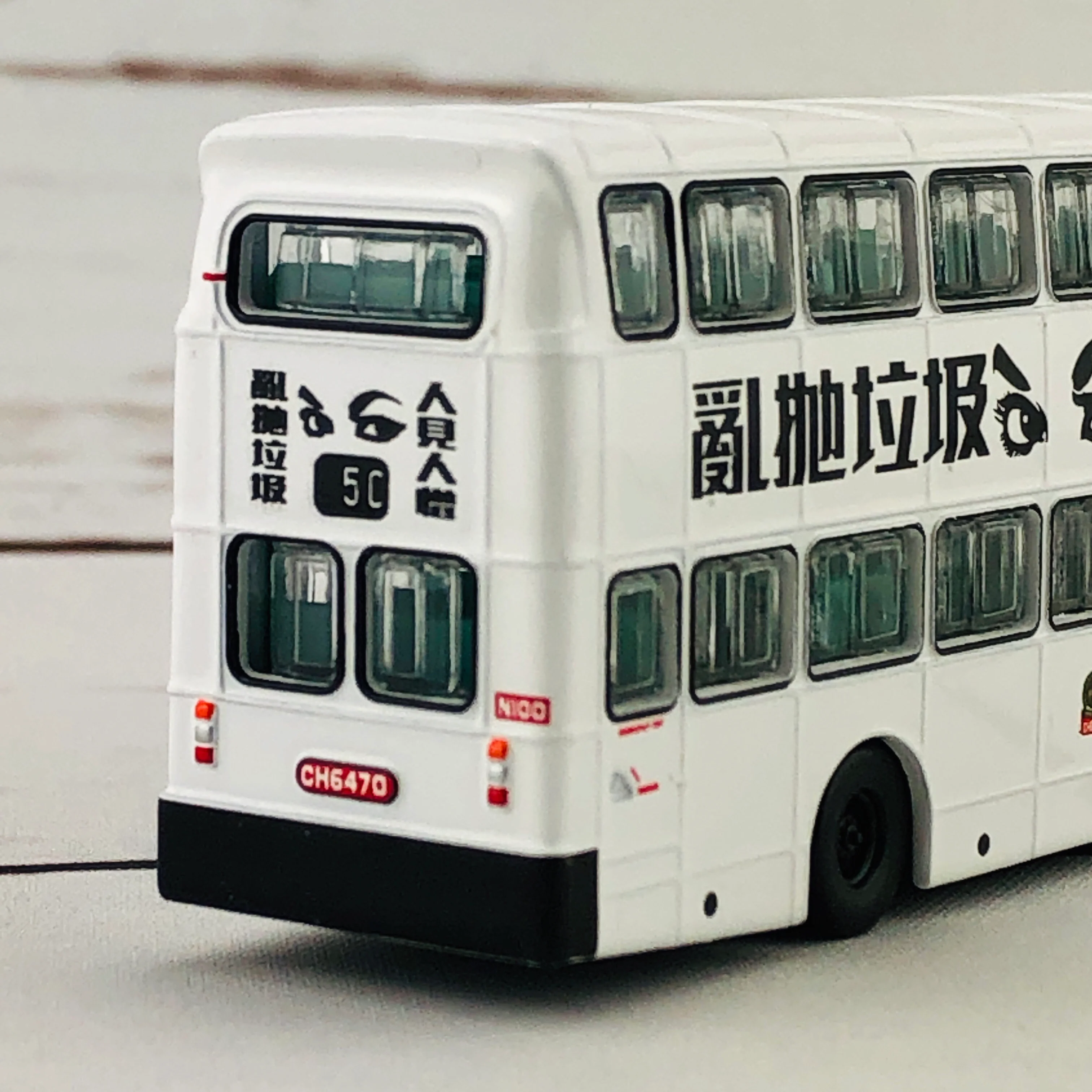 Tiny City KMB Dennis Jubilant Bus “Hong Kong is Watching” 丹尼士喝采 亂拋垃圾 人見人憎 - Image 5