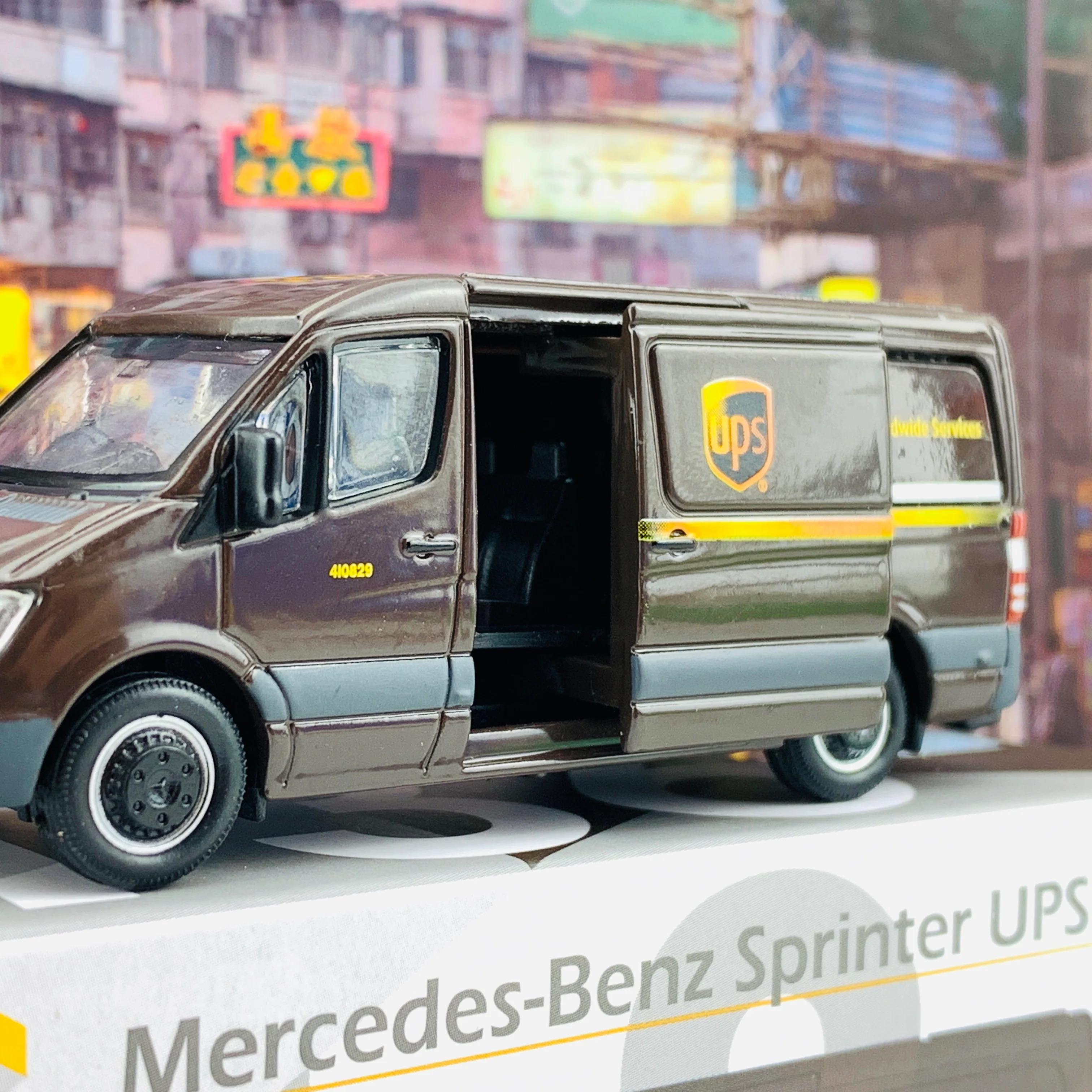Tiny 微影 136 Mercedes-Benz Sprinter UPS ATC64370 - Image 4