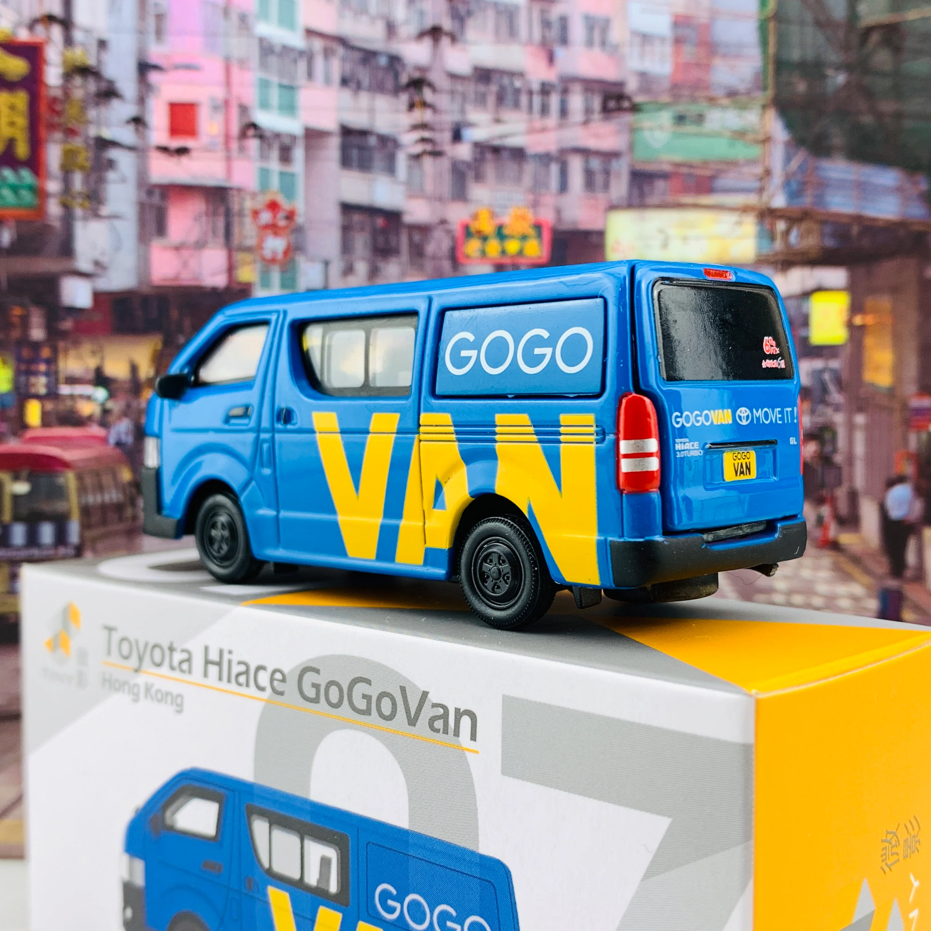 Tiny 微影 07 Toyota Hiace GoGoVan (Black Wheel 黑轆) ATC64364 - Image 3