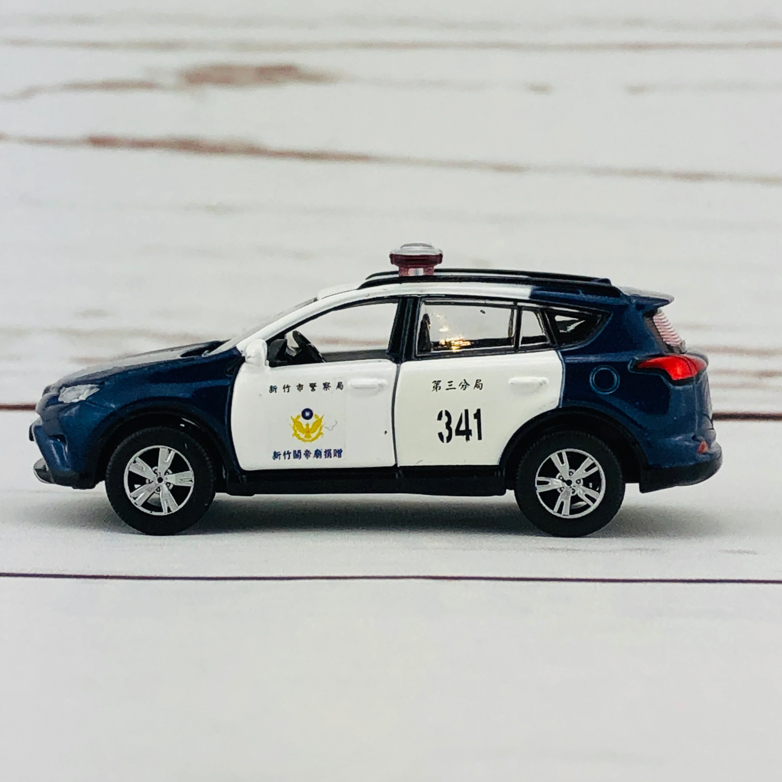 Tiny City TW12 Toyota Rav4 Taiwan HSINCHU CITY POLICE BUREAU 1/64 - Image 2