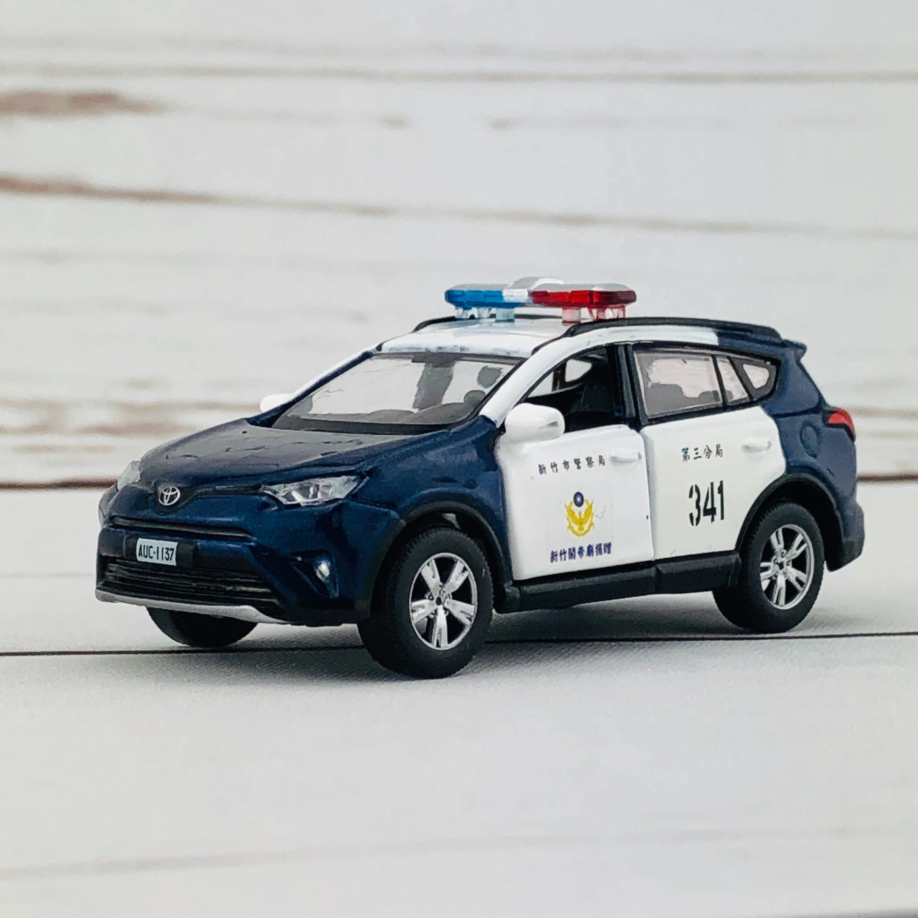 Tiny City TW12 Toyota Rav4 Taiwan HSINCHU CITY POLICE BUREAU 1/64 - Image 3