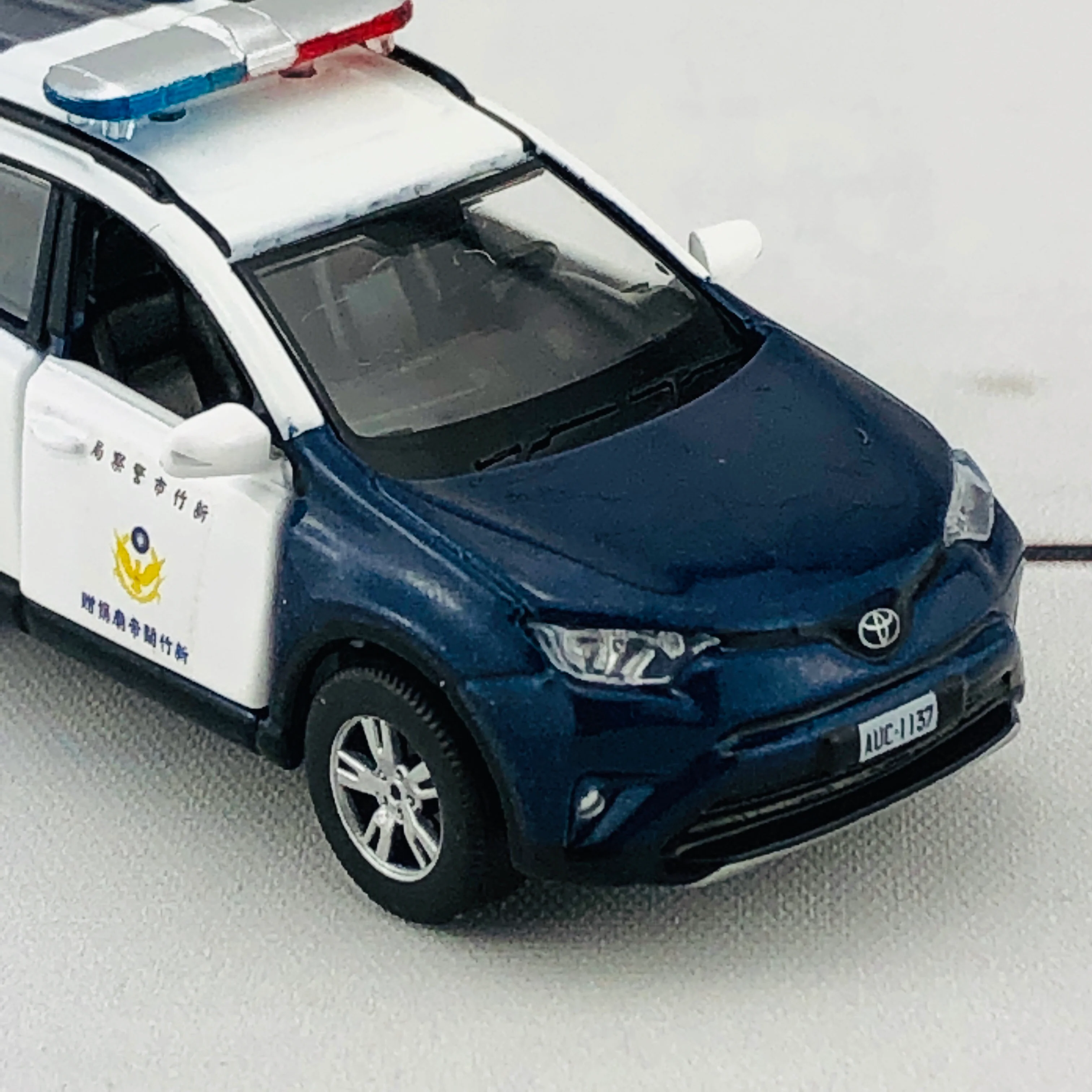 Tiny City TW12 Toyota Rav4 Taiwan HSINCHU CITY POLICE BUREAU 1/64 - Image 7