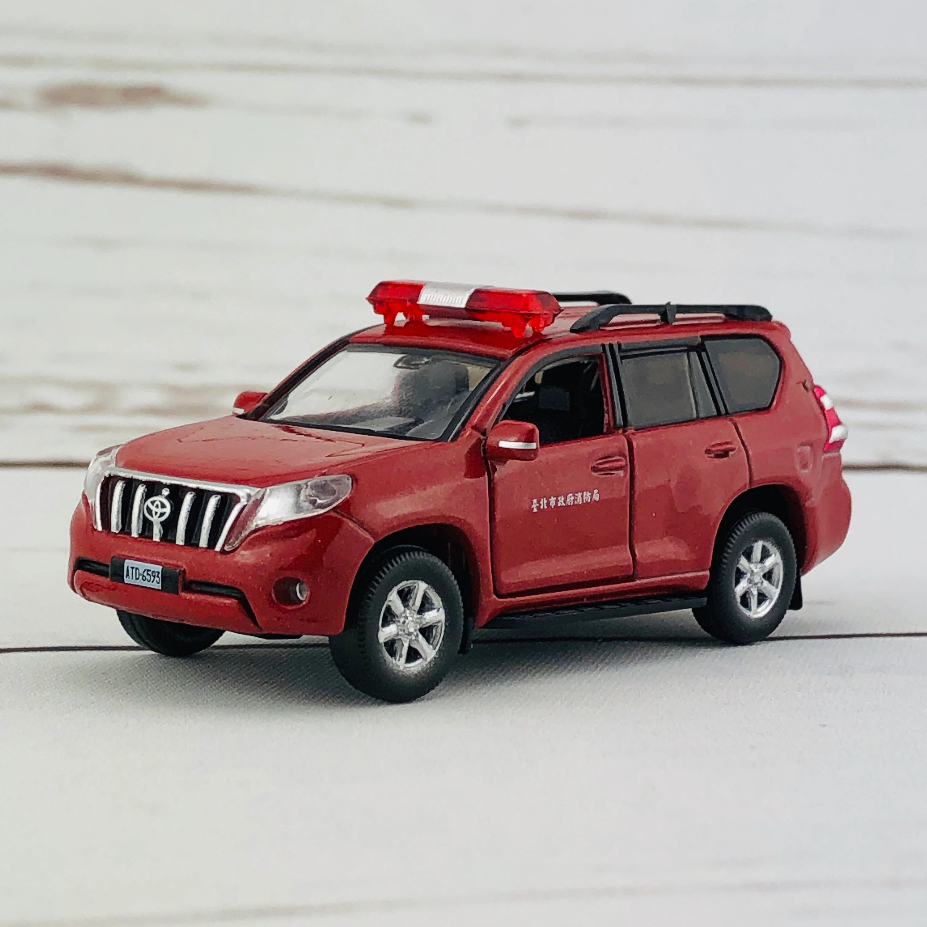 TINY 微影  TW3 Toyota Prado Taipei City Fire Department ATC64325 - Image 2