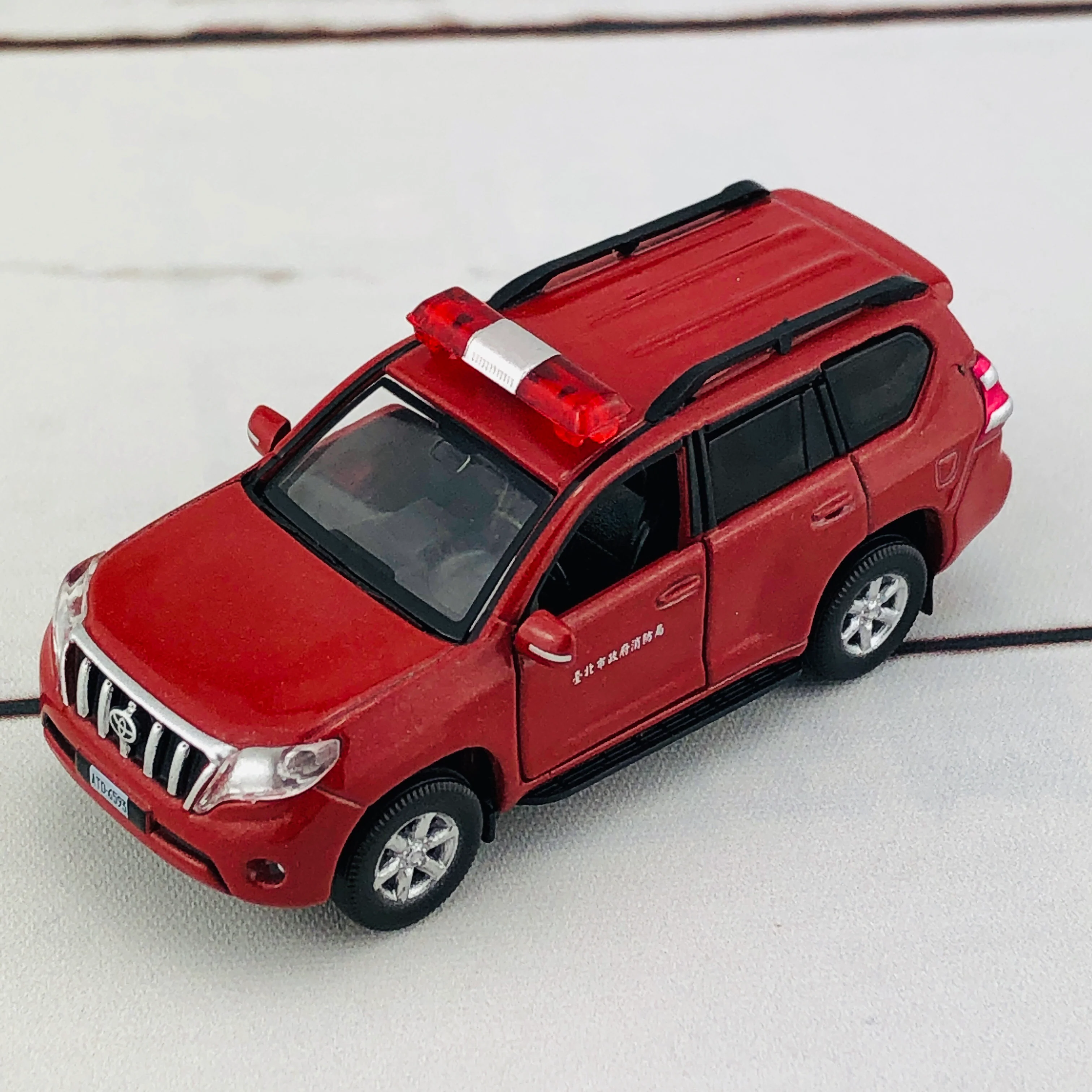 TINY 微影  TW3 Toyota Prado Taipei City Fire Department ATC64325 - Image 3